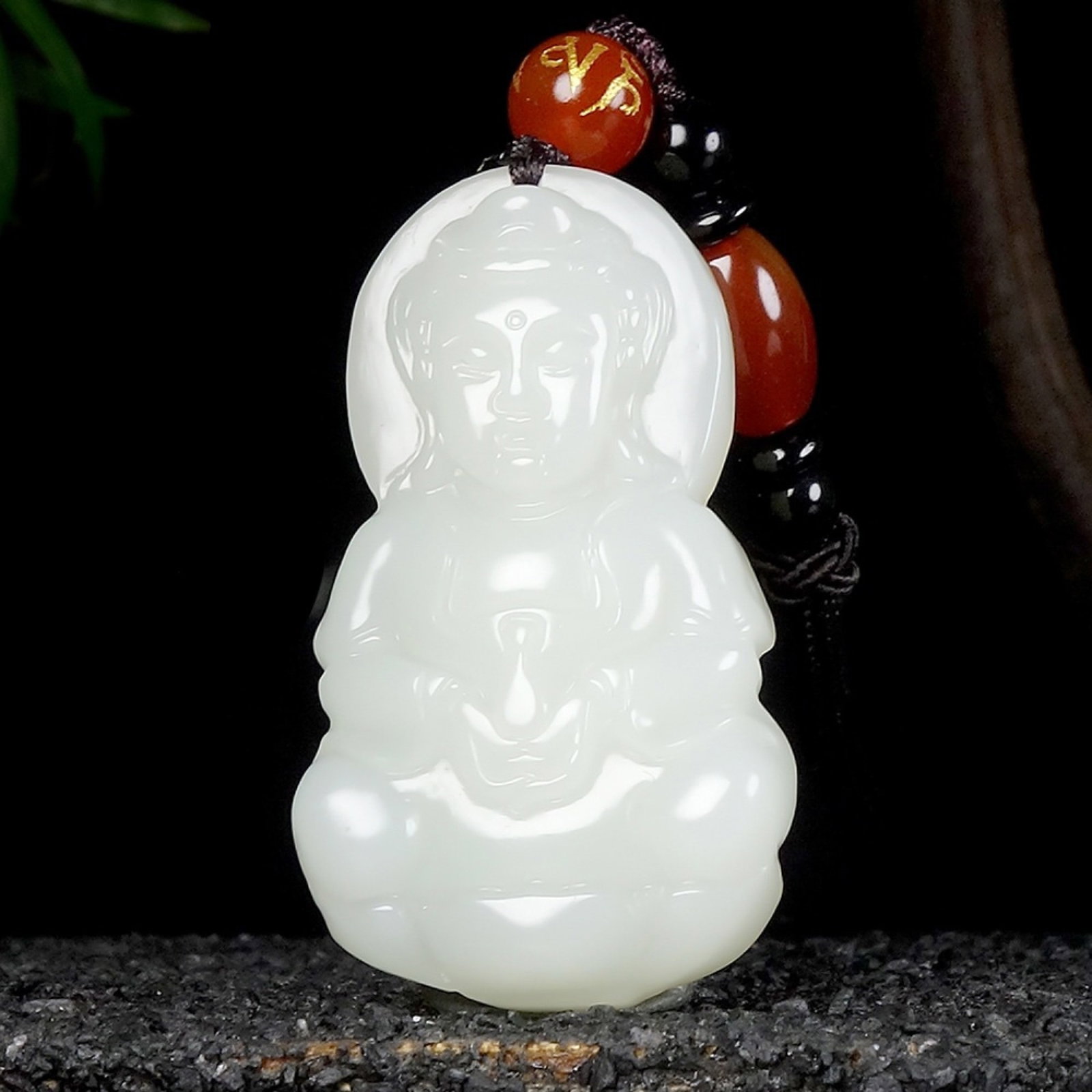 An Exquisite White Jade Statue of Avalokitesvara Pendant: An Exquisite White Jade Statue of Avalokitesvara Pendant,Size:47mmx27mmx9mm 白玉观音像挂件