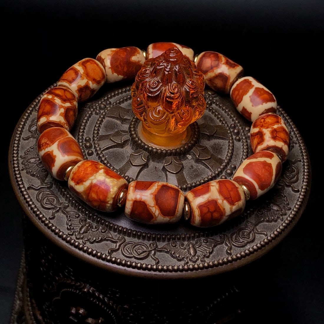 An Exquisite Dzi Bead Bracelets: An Exquisite Dzi Bead Bracelets,Size:15mmx12mm 天珠手串