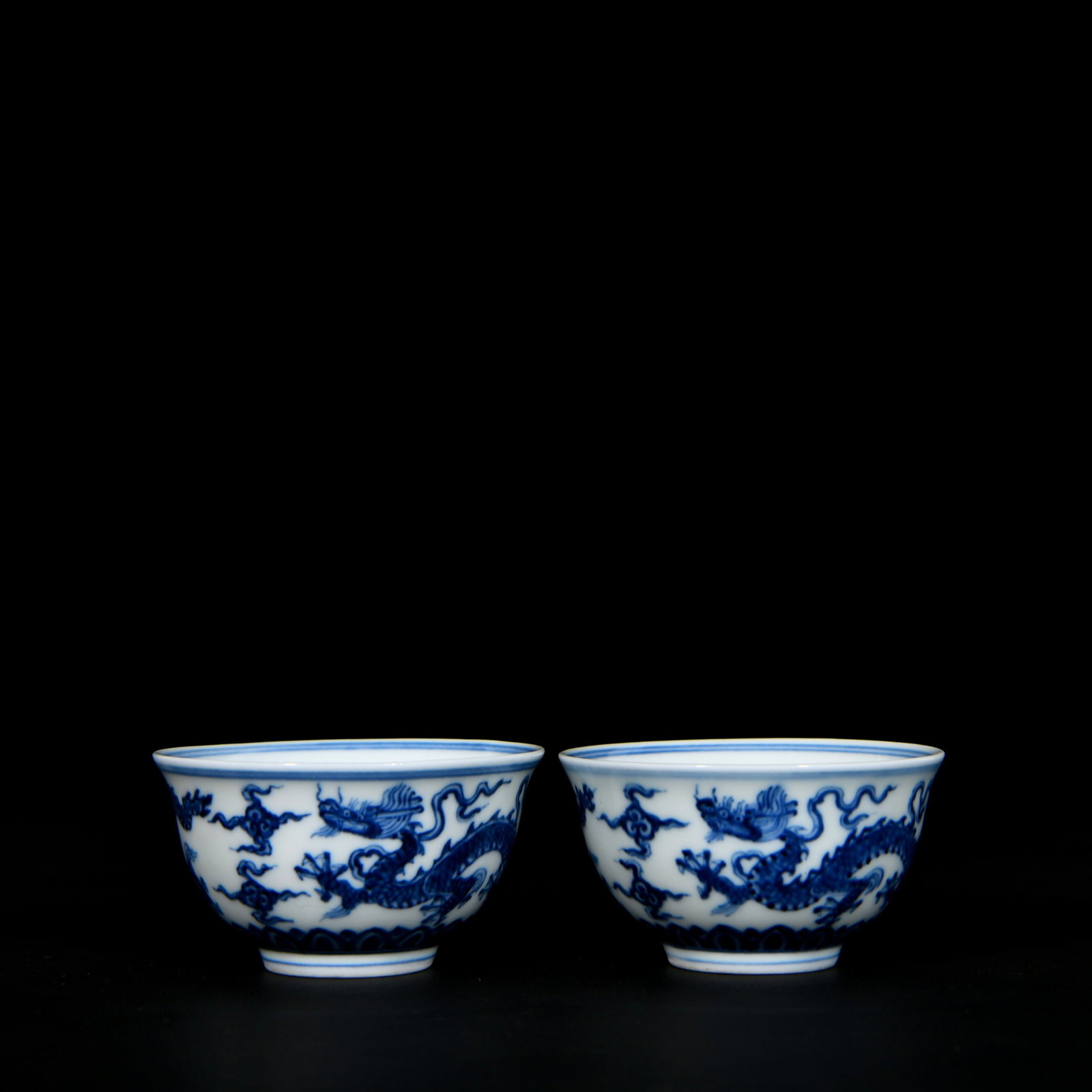 A Pair of Exquisite Blue and White Auspicious Cloud and Dragon Pattern Cups: A Pair of Exquisite Blue and White Auspicious Cloud and Dragon Pattern Cups,Ming Dynasty, China,Xuande Six-character Mark,Size:1.8inx3.3in 一对青花祥云龙ń