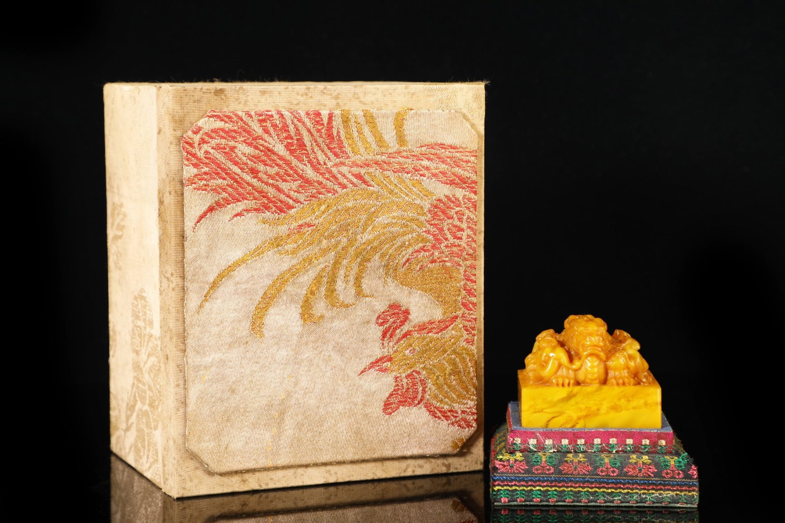An Exquisite Tianhuang Stone Dragon Pattern Seal: An Exquisite Tianhuang Stone Dragon Pattern Seal,Qing Dynasty, China,Zhiqian Mark,Size:1.8inx2.2in,Weight:262g 田黄石龙纹印章,中国清代