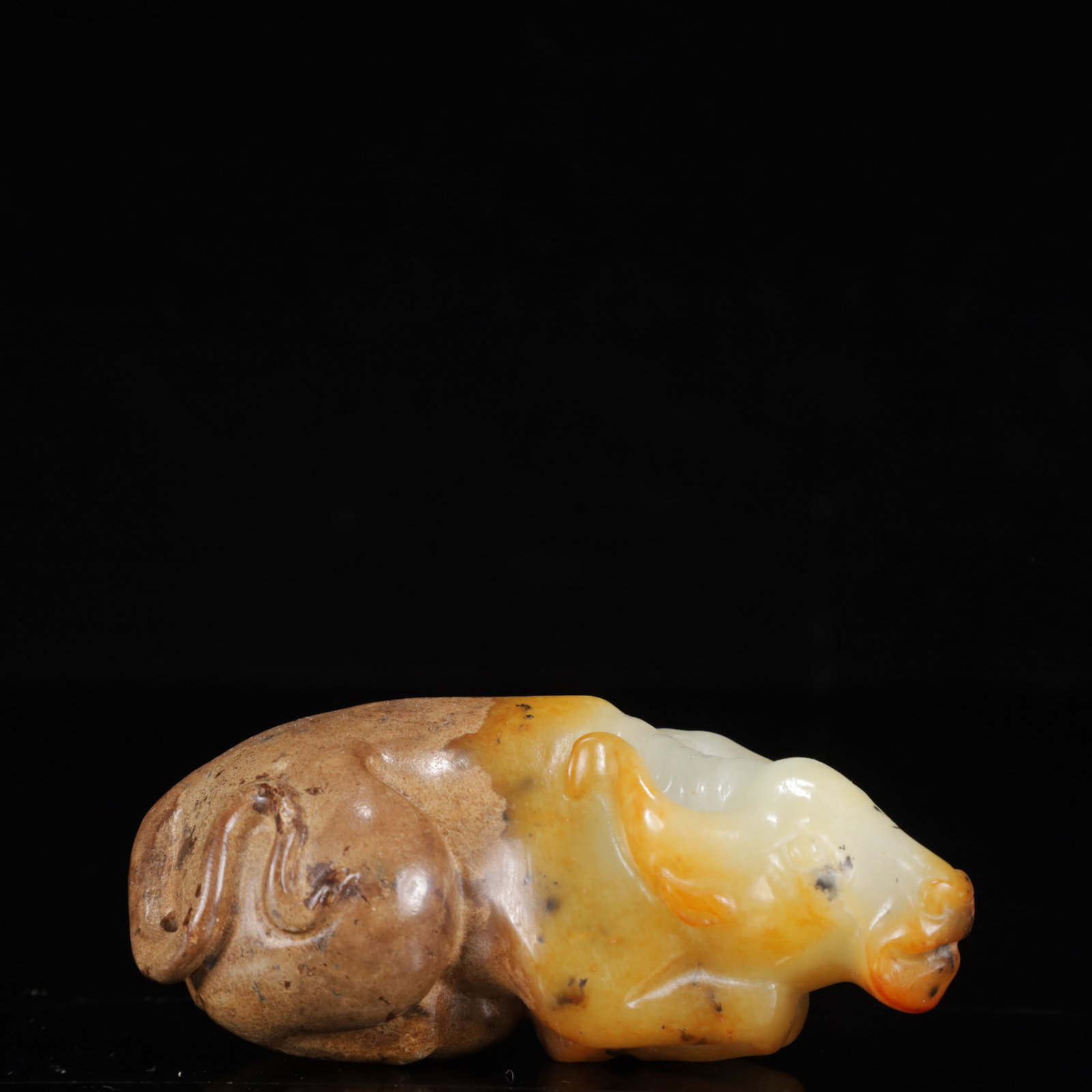 An Exquisite White Jade Buffalo Ornament: An Exquisite White Jade Buffalo Ornament,Qing Dynasty,China,Size:3.9inx2inx1.6in,Weight:280g 白玉牛摆件,中国清代