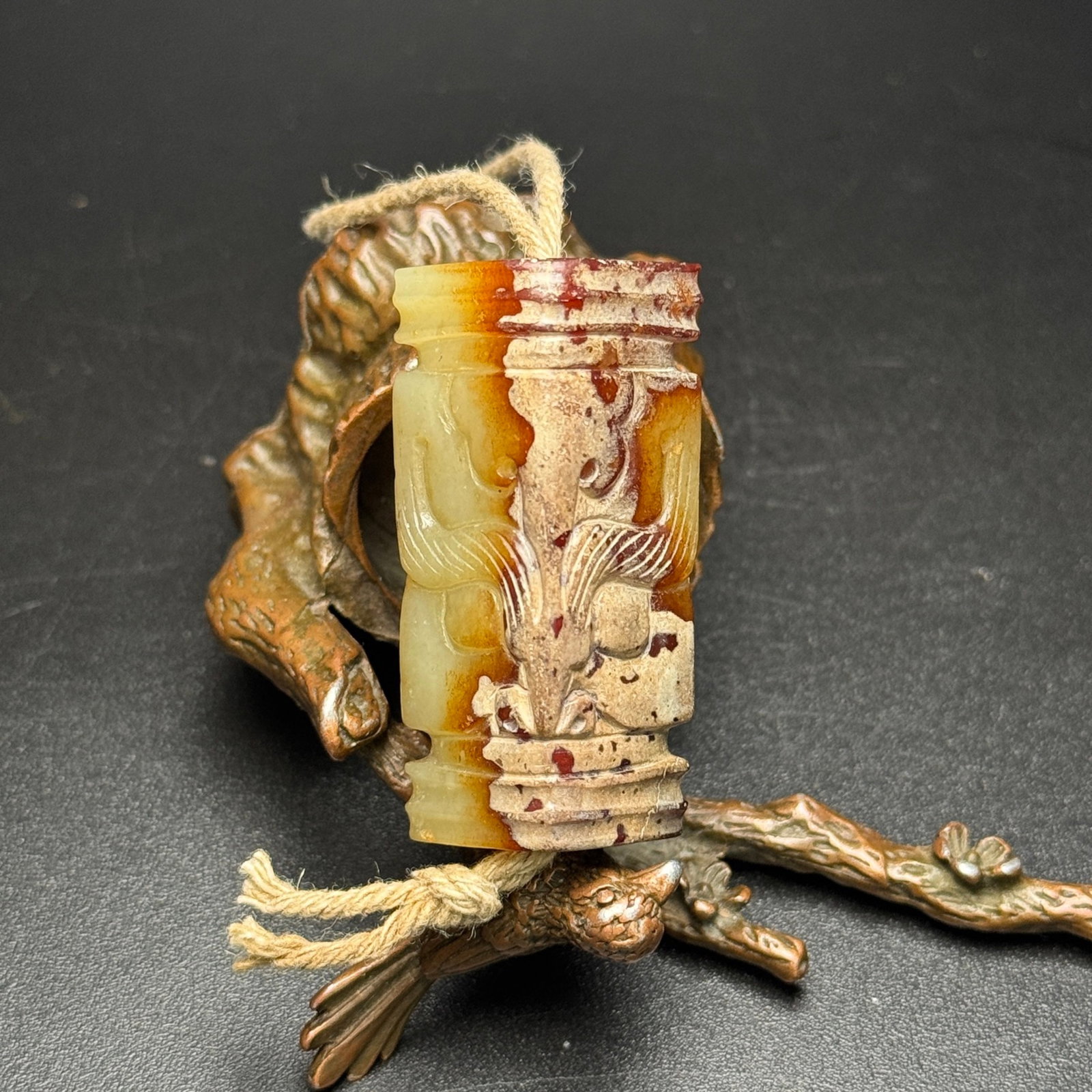 An Exquisite White Jade Beast-Face Pattern Pendant: An Exquisite White Jade Beast-Face Pattern Pendant,Qing Dynasty,China,Size:19mmx18mmx46mm,Weight:40g 白玉兽面纹挂件,中国清代