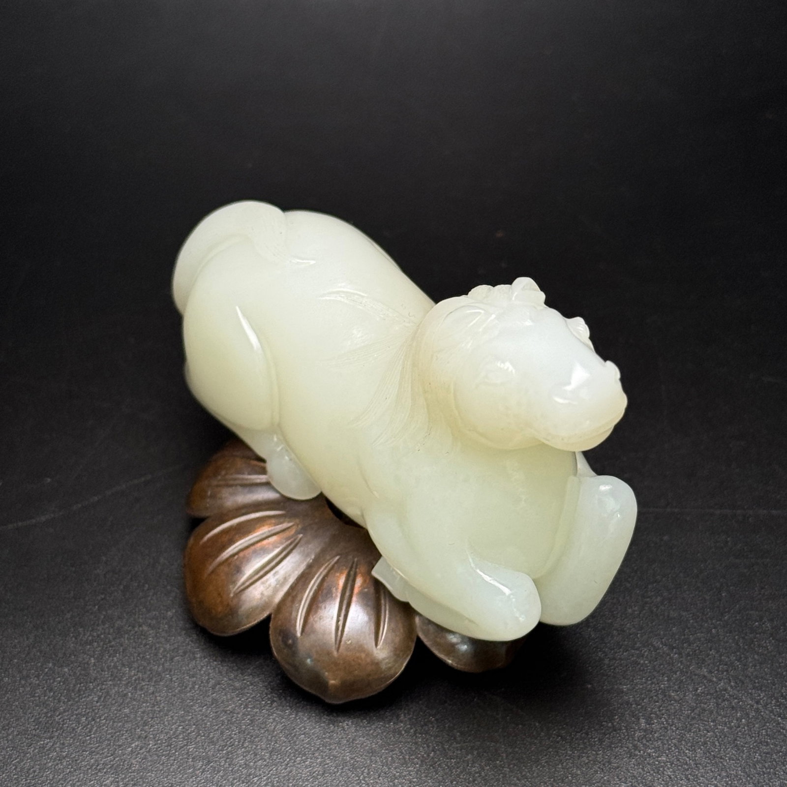 An Exquisite White Jade Horse Hand Piece: An Exquisite White Jade Horse Hand Piece,Qing Dynasty,China,Size:99mmx60mmx32mm,Weight:222g 白玉马手把件,中国清代