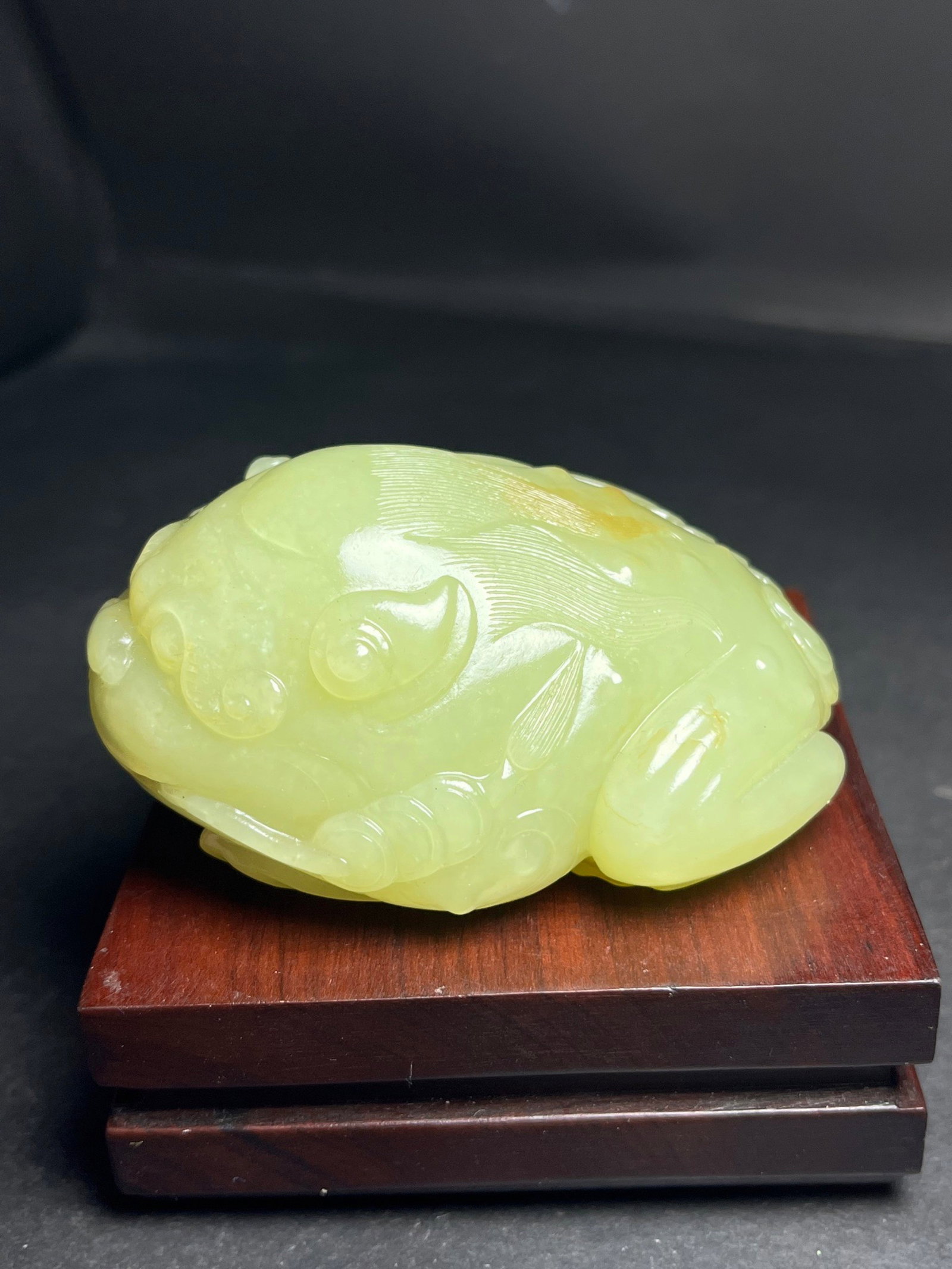 An Exquisite Yellow Jade Golden Toad Hand Piece (1 of 7)