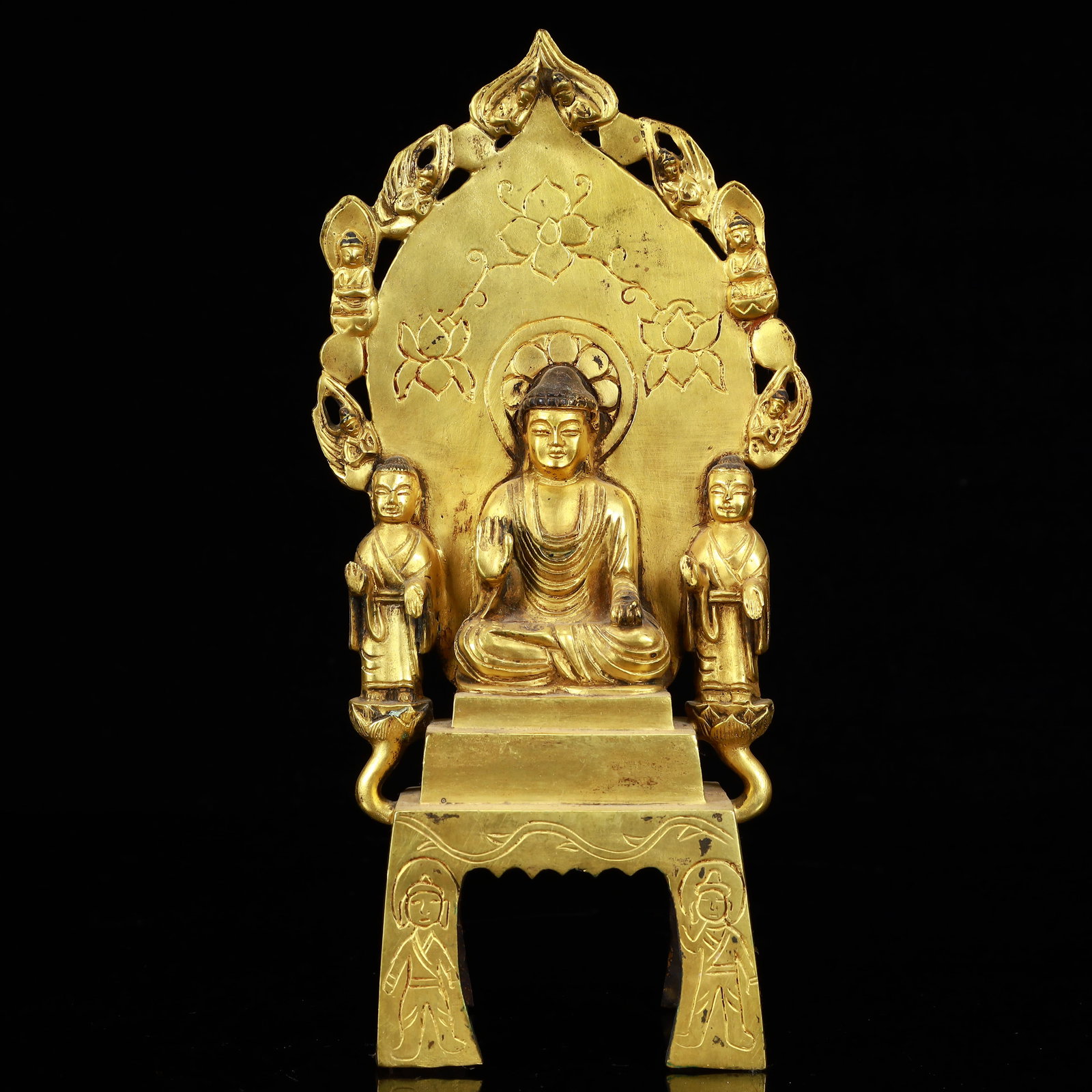 A Solemn Gilt Bronze Statue of Sakyamuni: A Solemn Gilt Bronze Statue of Sakyamuni,The Warring States period in China,Size:4.3inx2inx8.3in,Weight:600g 铜鎏金如来像,中国战国时&#