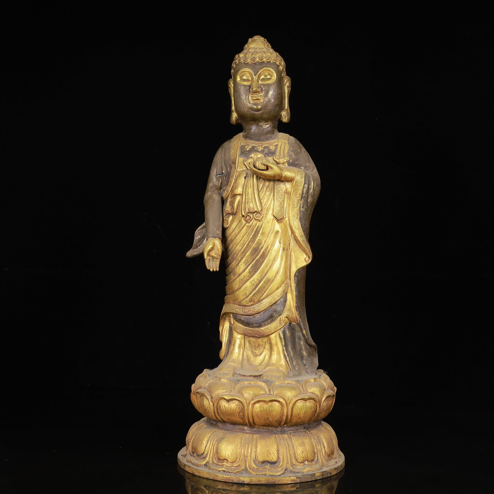 An Exquisite Gilt Silver Statue of Sakyamuni: An Exquisite Gilt Silver Statue of Sakyamuni,Qing Dynasty,China,Size:5.9inx15.4in,Weight:1700g 银鎏金释迦摩尼像,中国清代