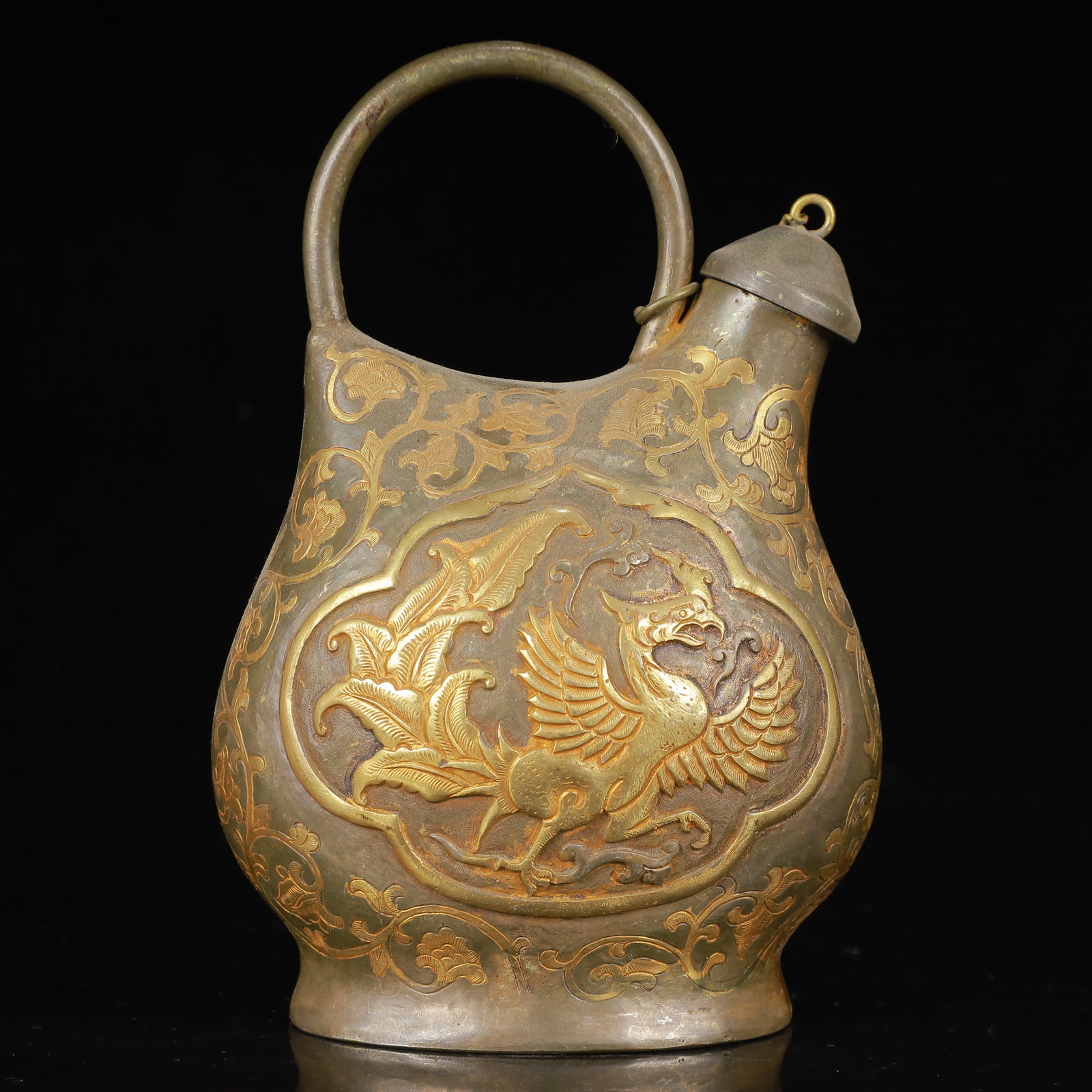 An Exquisite Gilt Silver Phoenix Pattern Ewer: An Exquisite Gilt Silver Phoenix Pattern Ewer,Tang Dynasty,China,Zhenguan Four-Character Mark,Size:4.3inx3.1inx6.7in,Weight:500g 银鎏金凤纹提壶,中ࢲ