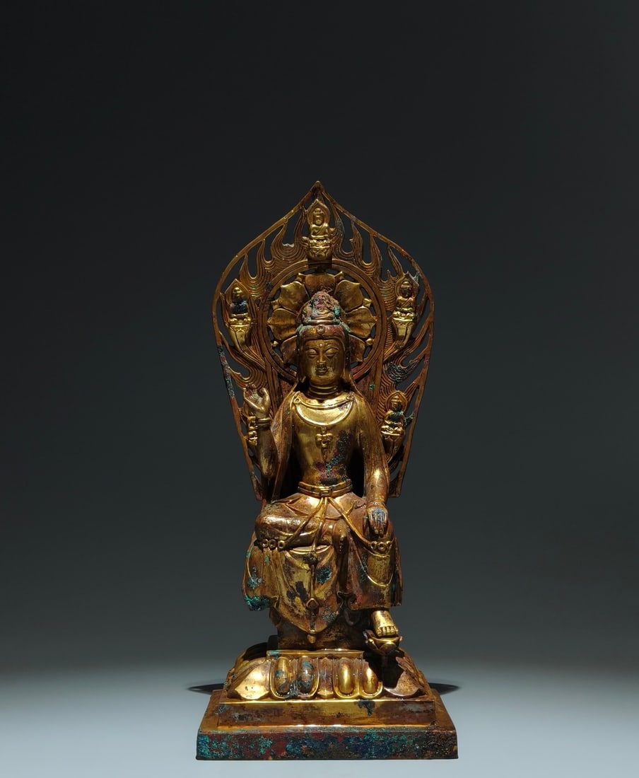 A Solemn Gilt Bronze Statue of Avalokitesvara: A Solemn Gilt Bronze Statue of Avalokitesvara,Tang Dynasty,China,Size:12.6inx5.3inx4.1in 铜鎏金观音像,中国唐代