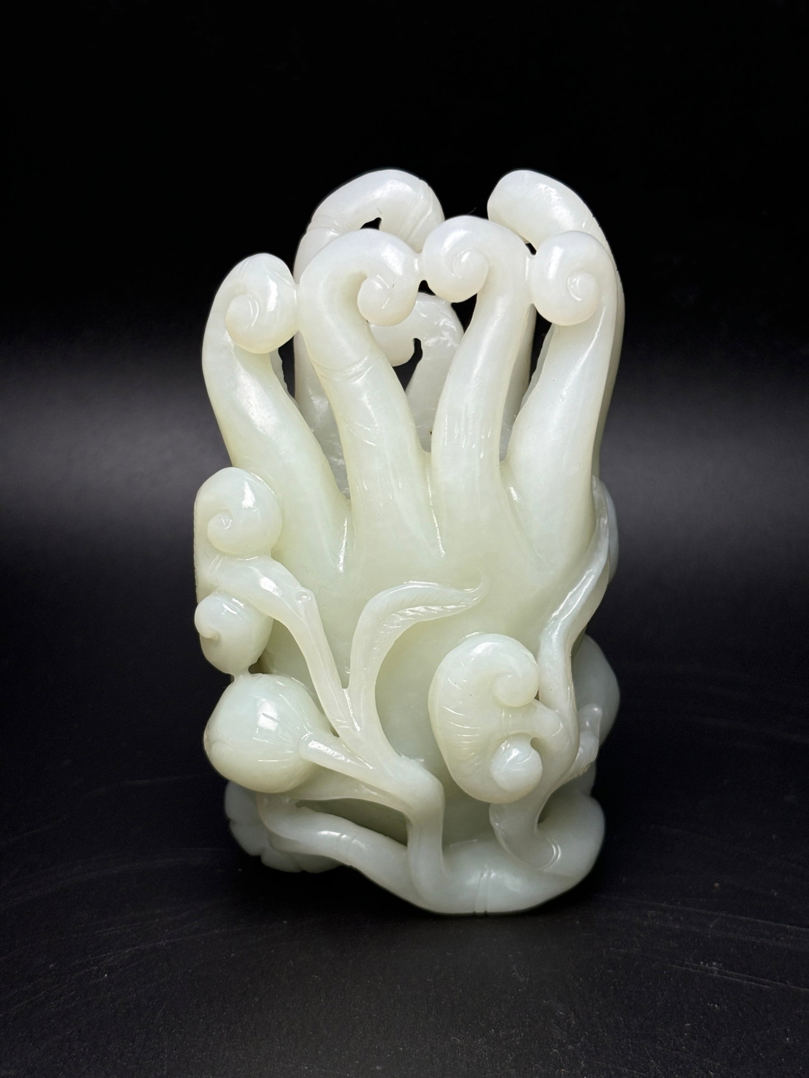 An Exquisite White Jade Bergamot Ornament: An Exquisite White Jade Bergamot Ornament,Qing Dynasty,China,Size:107mmx64mmx50mm,Weight:383g 白玉佛手摆件,中国清代