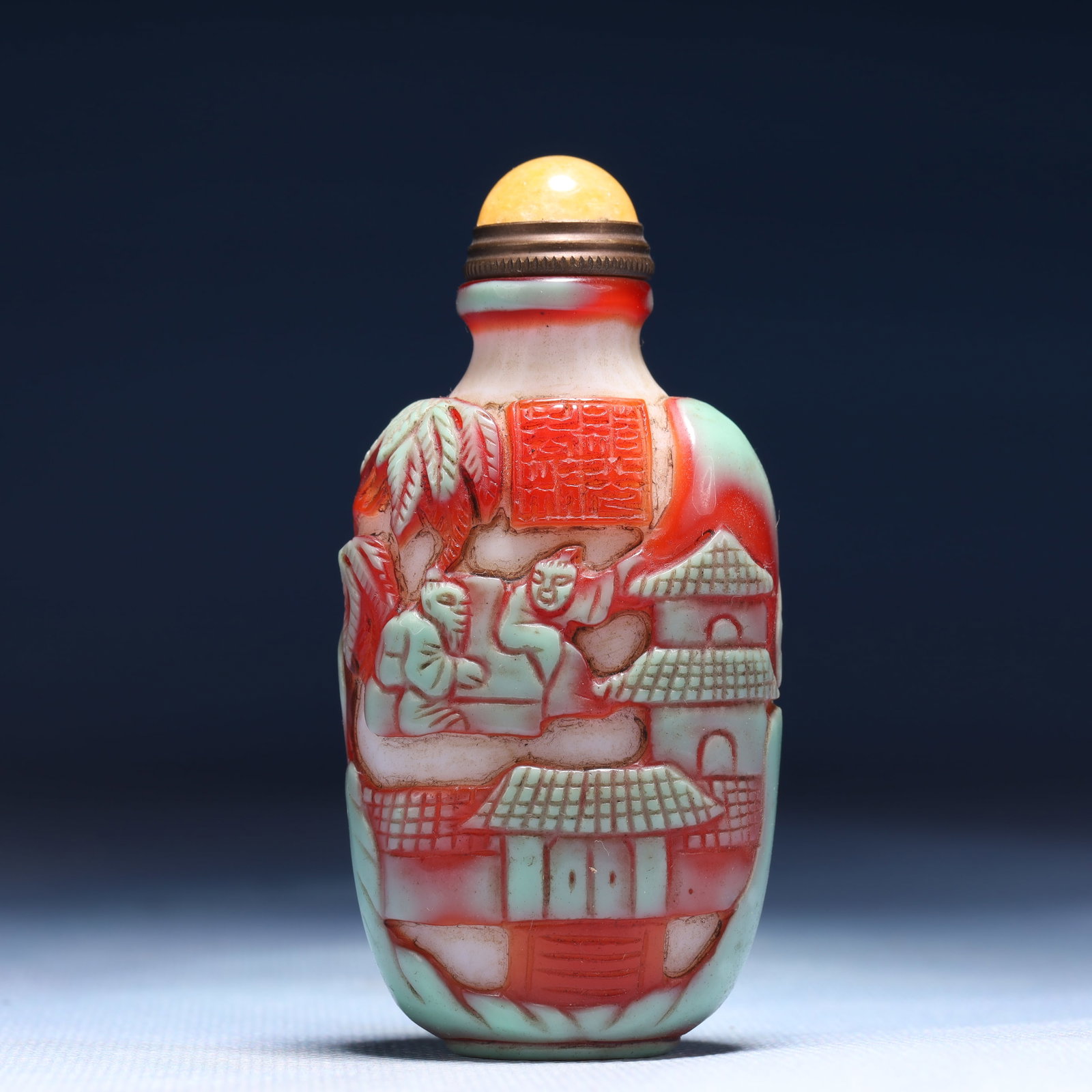 An Exquisite Glass Landscape and Figure Pattern Snuff Bottle: An Exquisite Glass Landscape and Figure Pattern Snuff Bottle,Qing Dynasty,China,Qianlong Four-character Mark,Size:1.6inx1.2inx3.1in,Weight:70g 琉璃山水人物纹&