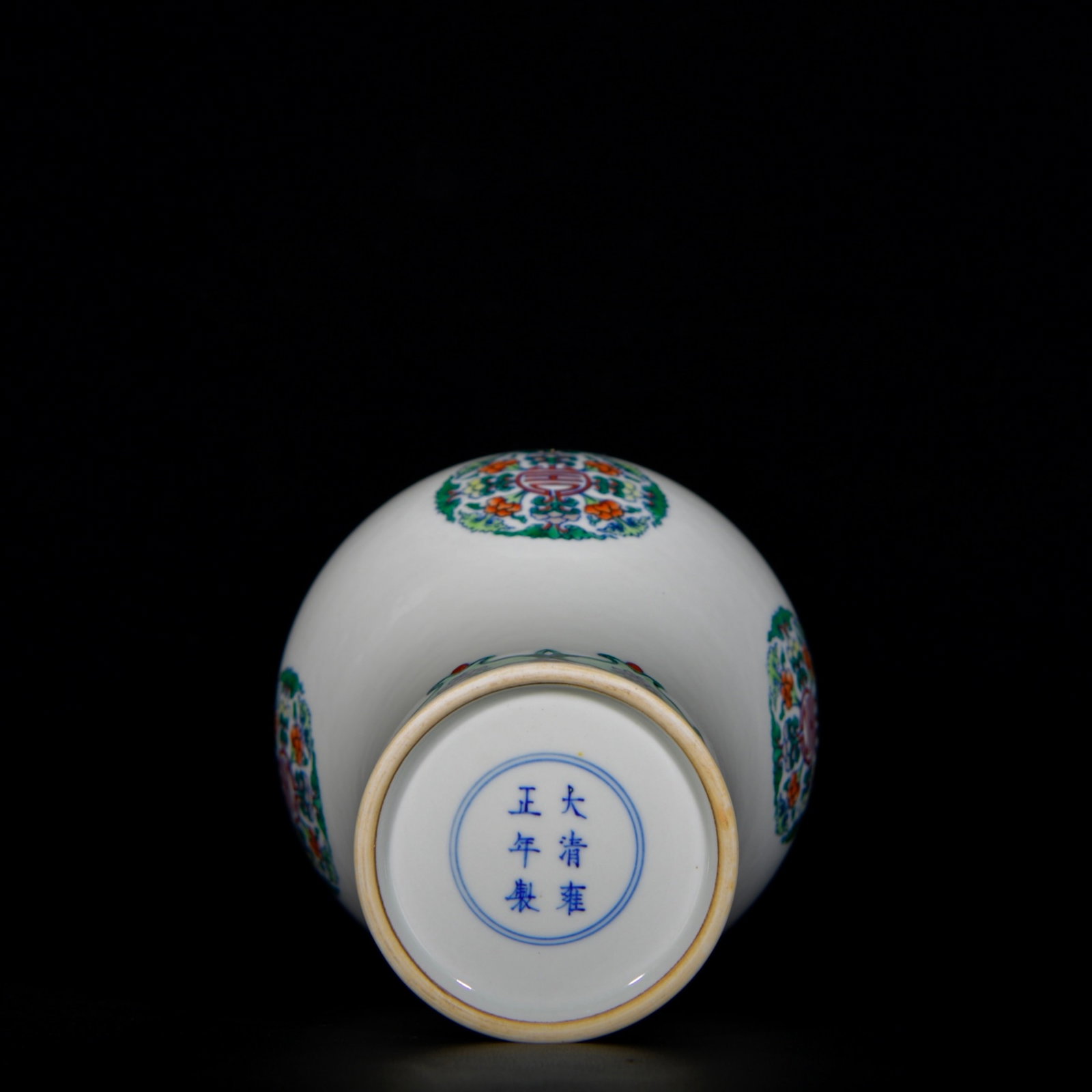 An Exquisite Doucai Flower Pattern Vase - 9