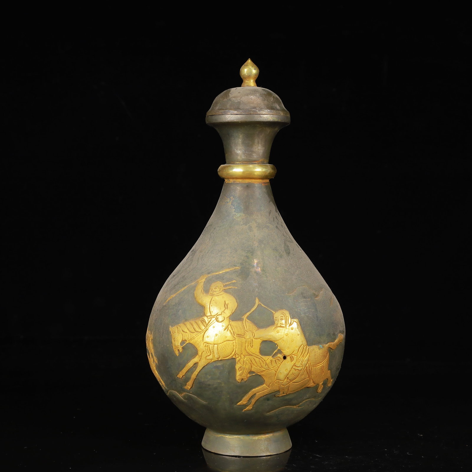 An Exquisite Gilt Silver Figure Pattern Bottle,with Poem: An Exquisite Gilt Silver Figure Pattern Bottle,with Poem,Tang Dynasty,China,Zhenguan Four-Character Mark,Size:4.3inx8.3in,Weight:600g 银鎏金人物纹带盖&#