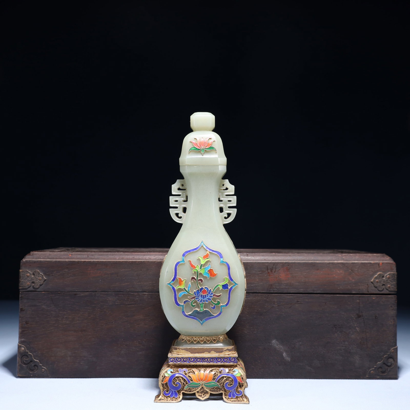 An Exquisite Filigree and Gilding Inlaid White Jade Flower Pattern Double-Ears Bottle: An Exquisite Filigree and Gilding Inlaid White Jade Flower Pattern Double-Ears Bottle,Qing Dynasty,China,Size:2.8inx2.4inx9.4in,(Box)14.2inx6.3inx4.7in,Weight:450g 掐丝鎏金