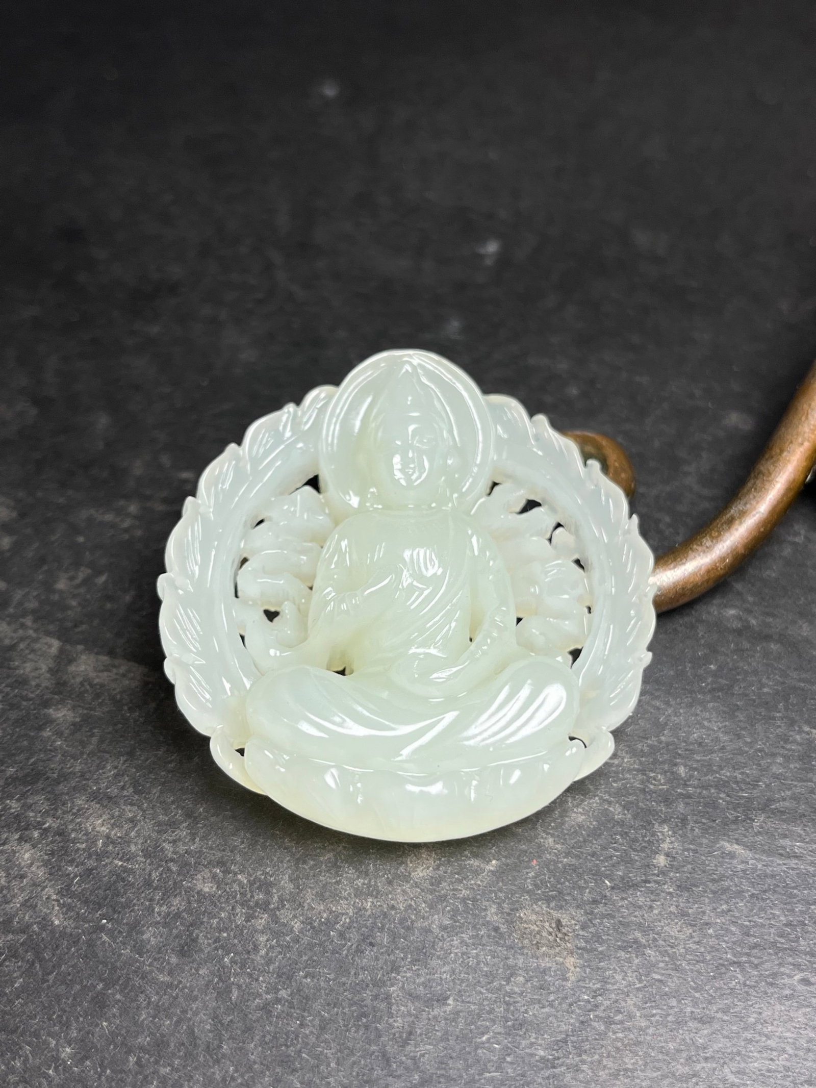 An Exquisite White Jade Statue of Avalokitesvara Pattern Pendant: An Exquisite White Jade Statue of Avalokitesvara Pattern Pendant,Qing Dynasty,China,Size:47mmx13mmx46mm,Weight:32g 白玉观音像纹挂件,中国