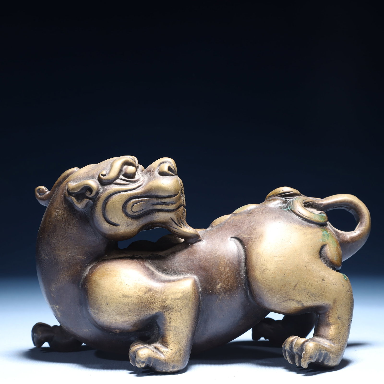 An Exquisite Bronze Wealth-Attracting Creature Ornament: An Exquisite Bronze Wealth-Attracting Creature Ornament,Qing Dynasty,China,Size:5.1inx3.1inx4.7in,Weight:1100g 铜貔貅摆件,中国清代