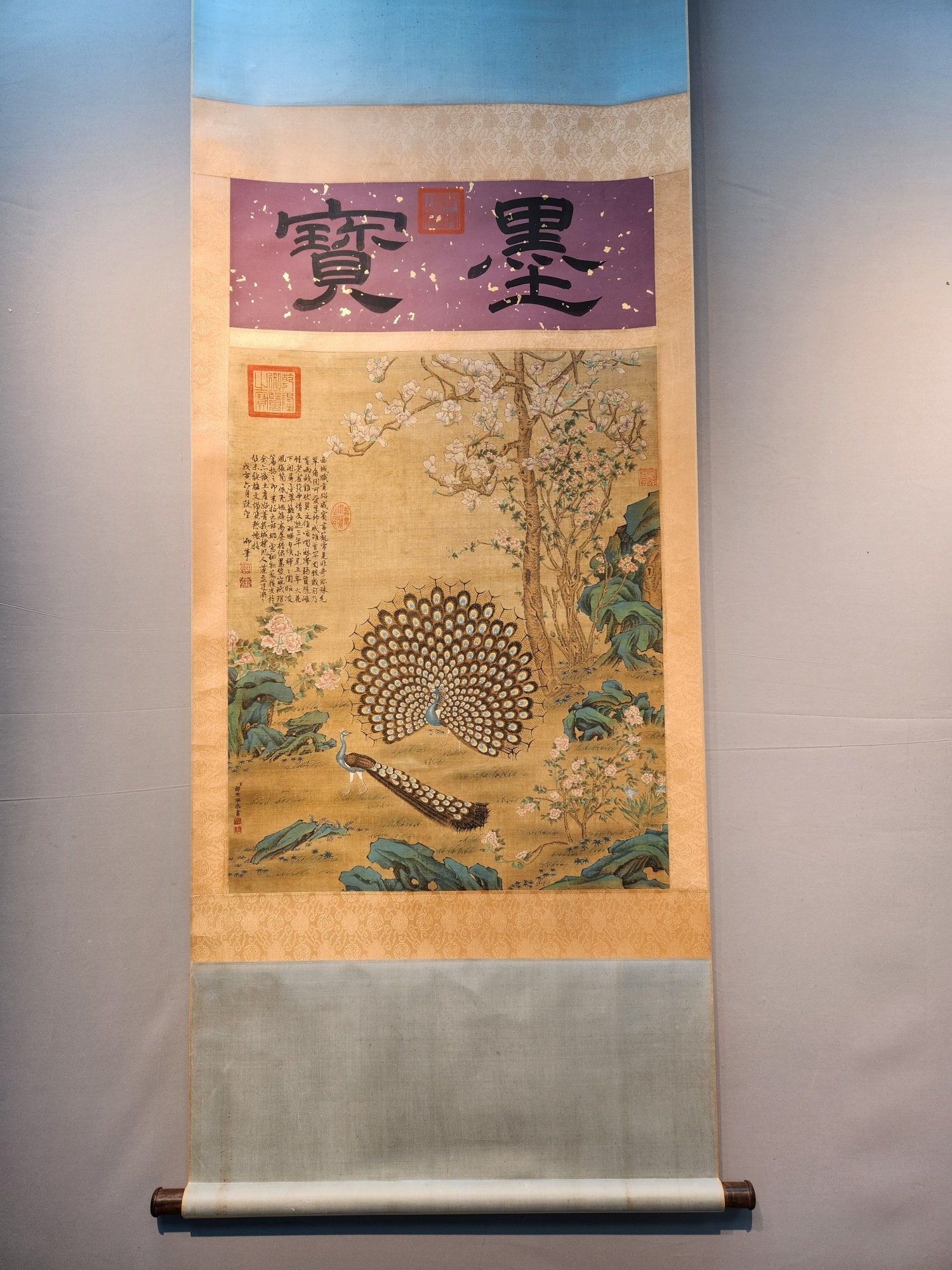 A Chinese Vertical Scroll Ink Painting of Flower and Bird on Silk,Lang Shining: A Chinese Vertical Scroll Ink Painting of Flower and Bird on Silk,Lang Shining,Size:(Without frame)31.5inx25.2in 一幅中国水墨绢本花鸟画
