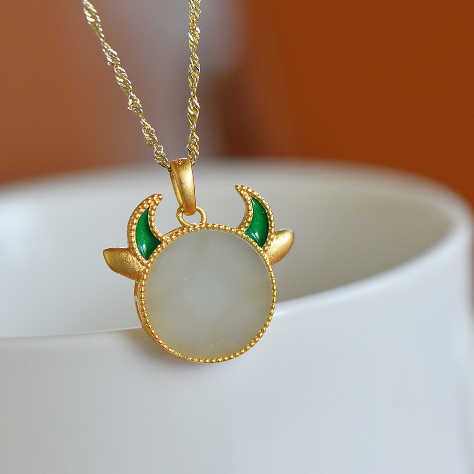 An Exquisite Sterling Silver-Gold Plated Inlaid White Jade Pendant: Sterling Silver-Gold Plated Inlaid White Jade Pendant , Size :14mmx14mm 纯银镀金镶白玉吊坠,尺寸:14mmx14mm