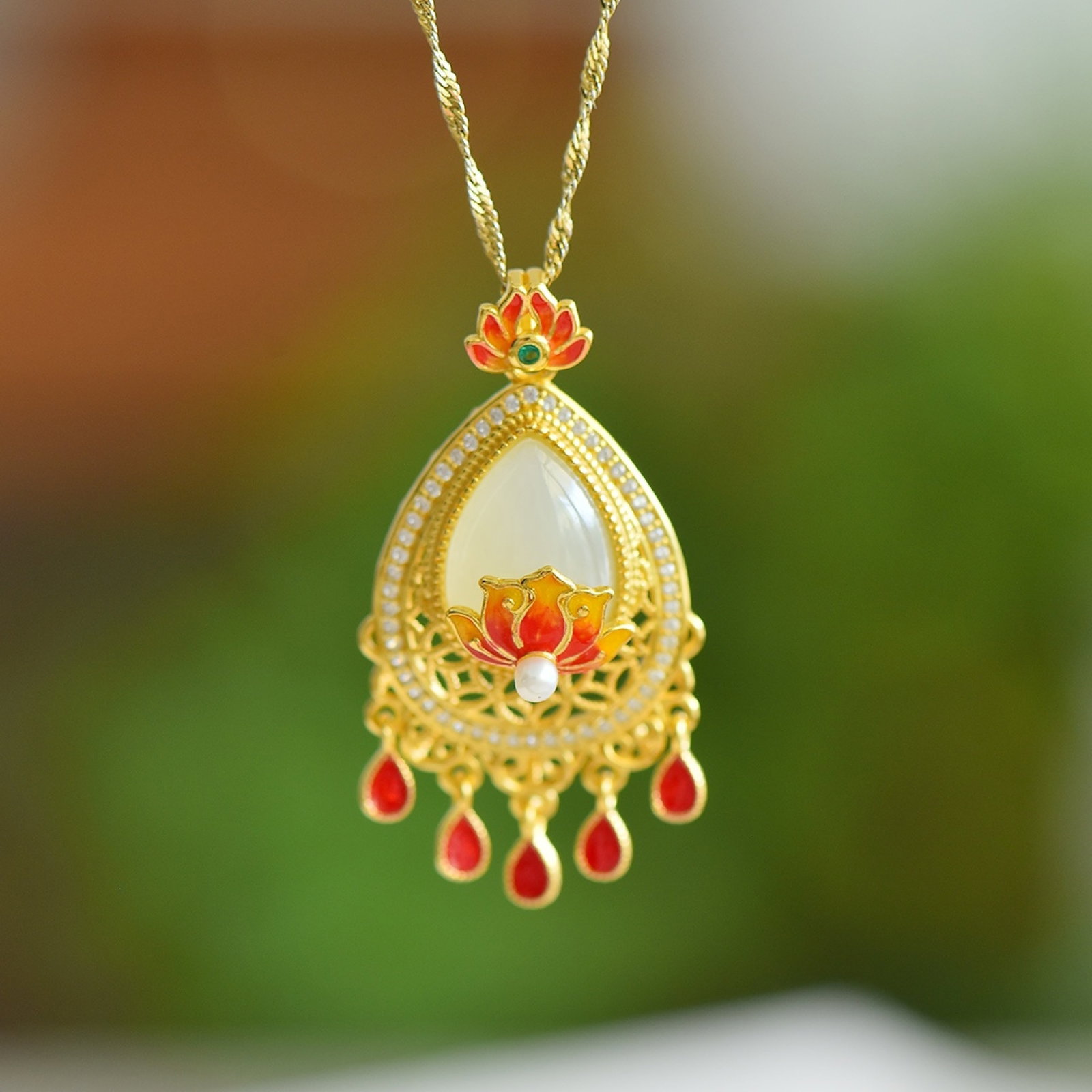 An Exquisite Sterling Silver-Gold Plated Inlaid White Jade Enamel Pendant: An Exquisite Sterling Silver-Gold Plated Inlaid White Jade Enamel Pendant, 纯银镀金镶白玉珐琅吊坠