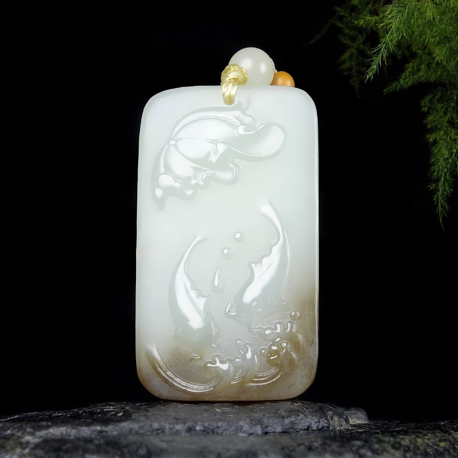 An Exquisite White Jade Fish Pattern Pendant: An Exquisite White Jade Fish Pattern Pendant,Size:39.5mmx23mmx8mm 白玉鱼纹挂件