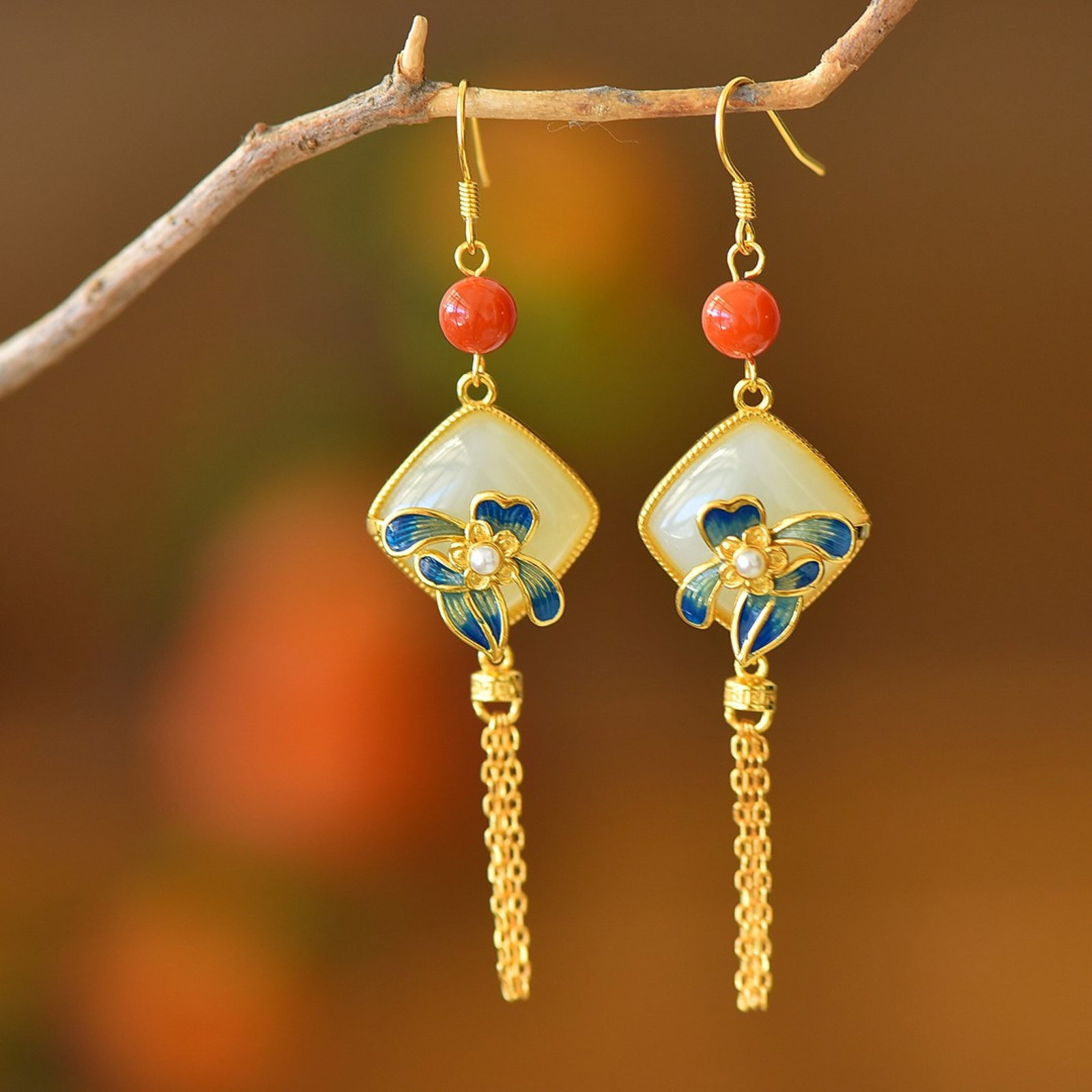 A Pair of Exquisite Sterling Silver-Gold Plated Inlaid White Jade Enamel Earrings: A Pair of Exquisite Sterling Silver-Gold Plated Inlaid White Jade Enamel Earrings,Size:14mmx14mm 一对纯银镀金镶白玉珐琅耳环