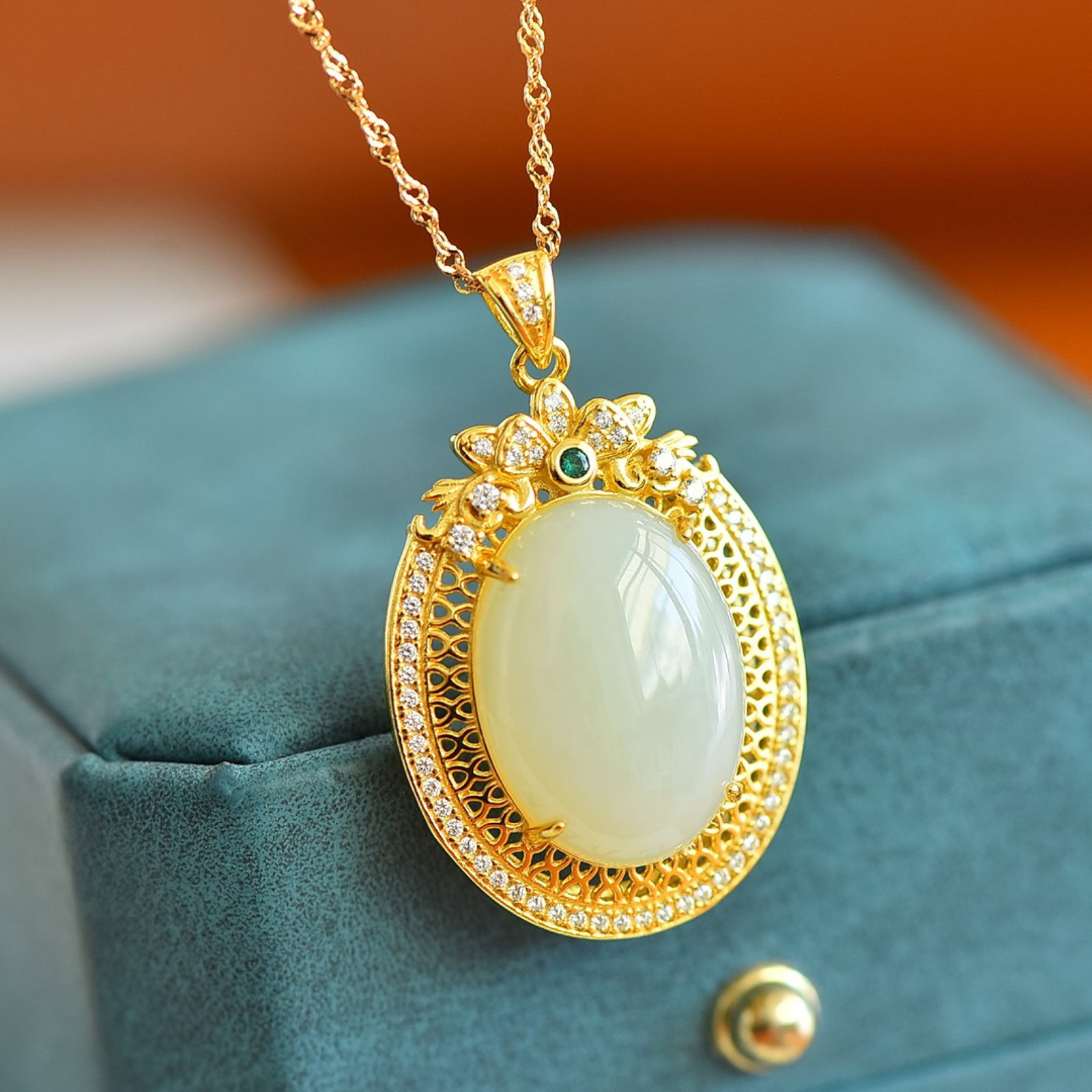 An Exquisite Sterling Silver-Gold Plated Inlaid White Jade Pendant: An Exquisite Sterling Silver-Gold Plated Inlaid White Jade Pendant,Size:15mmx20mm 纯银镀金镶白玉吊坠