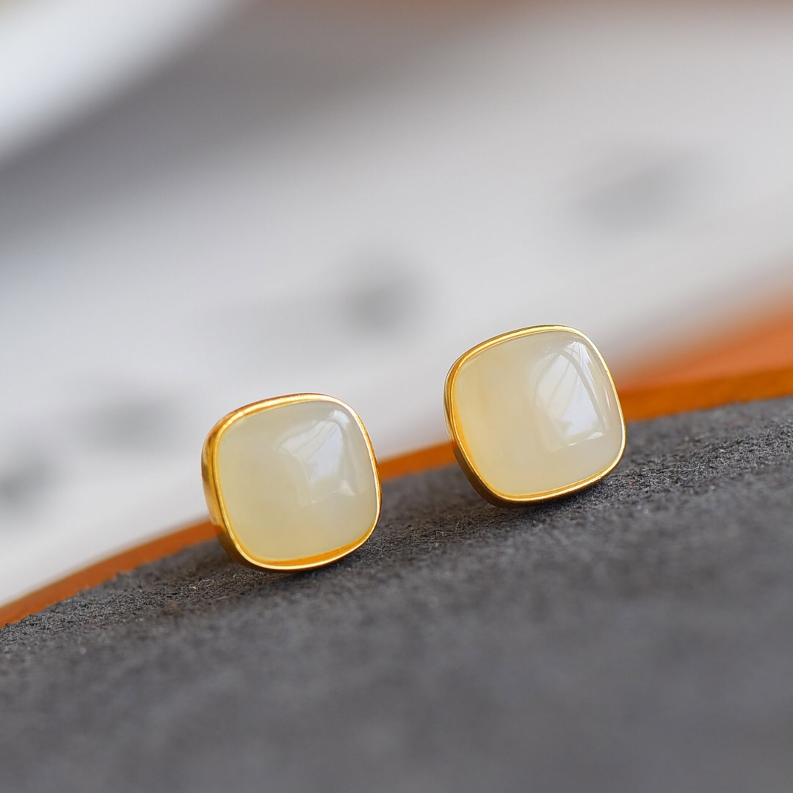 A Pair of Exquisite Sterling Silver-Gold Plated Inlaid White Jade Earrings: A Pair of Exquisite Sterling Silver-Gold Plated Inlaid White Jade Earring,Size:9mmx9mm 一对纯银镀金镶白玉耳钉