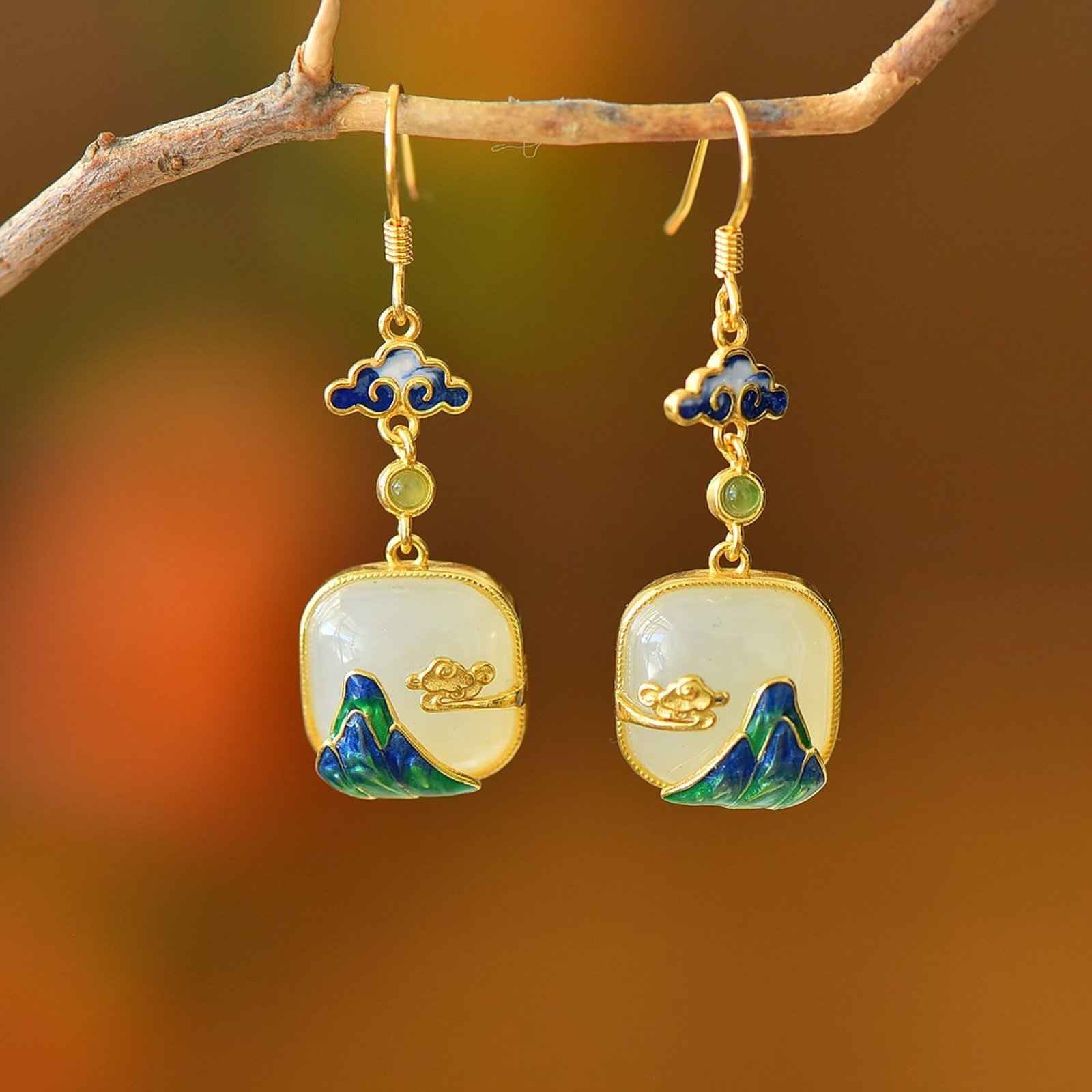 A Pair of Exquisite Sterling Silver-Gold Plated Inlaid White Jade Earrings: A Pair of Exquisite Sterling Silver-Gold Plated Inlaid White Jade Earrings,Size:12mmx12mm 一对纯银镀金镶白玉耳环