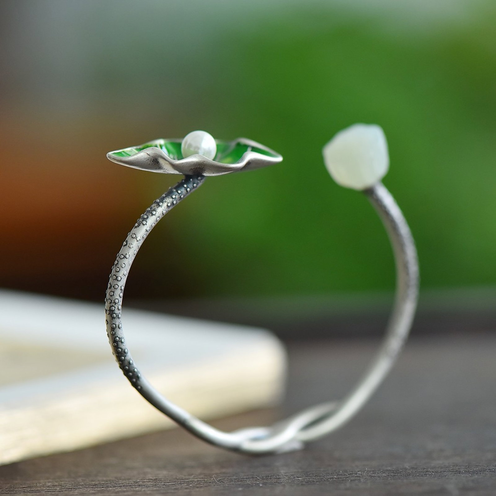 An Exquisite Sterling Silver Inlaid White Jade Bracelets: An Exquisite Sterling Silver Inlaid White Jade Bracelets 纯银镶白玉手镯
