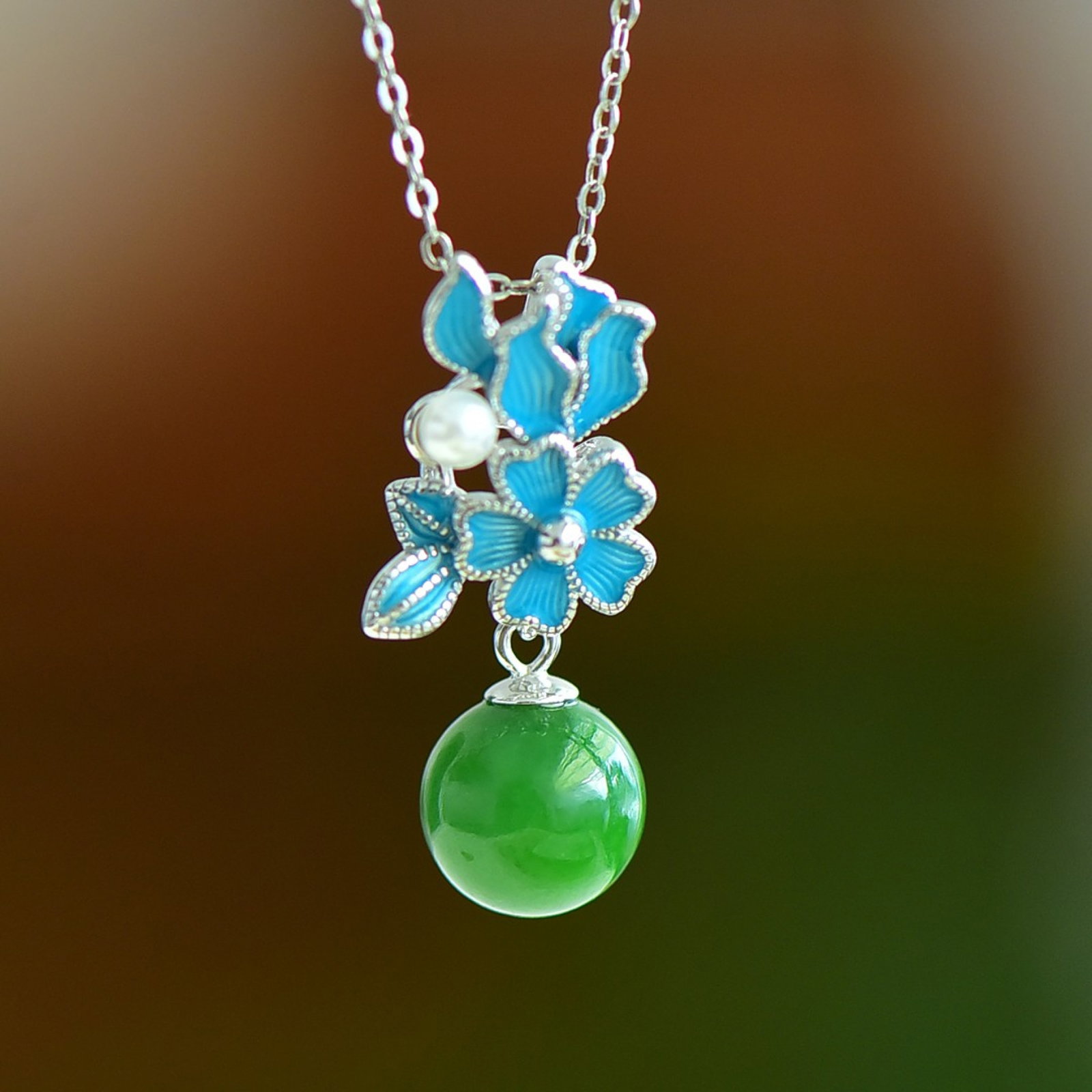 An Exquisite Sterling Silver Inlaid Jasper Pendant,Inlaid Turquoise: An Exquisite Sterling Silver Inlaid Jasper Pendant,Inlaid Turquoise 纯银镶碧玉吊坠，嵌绿松石