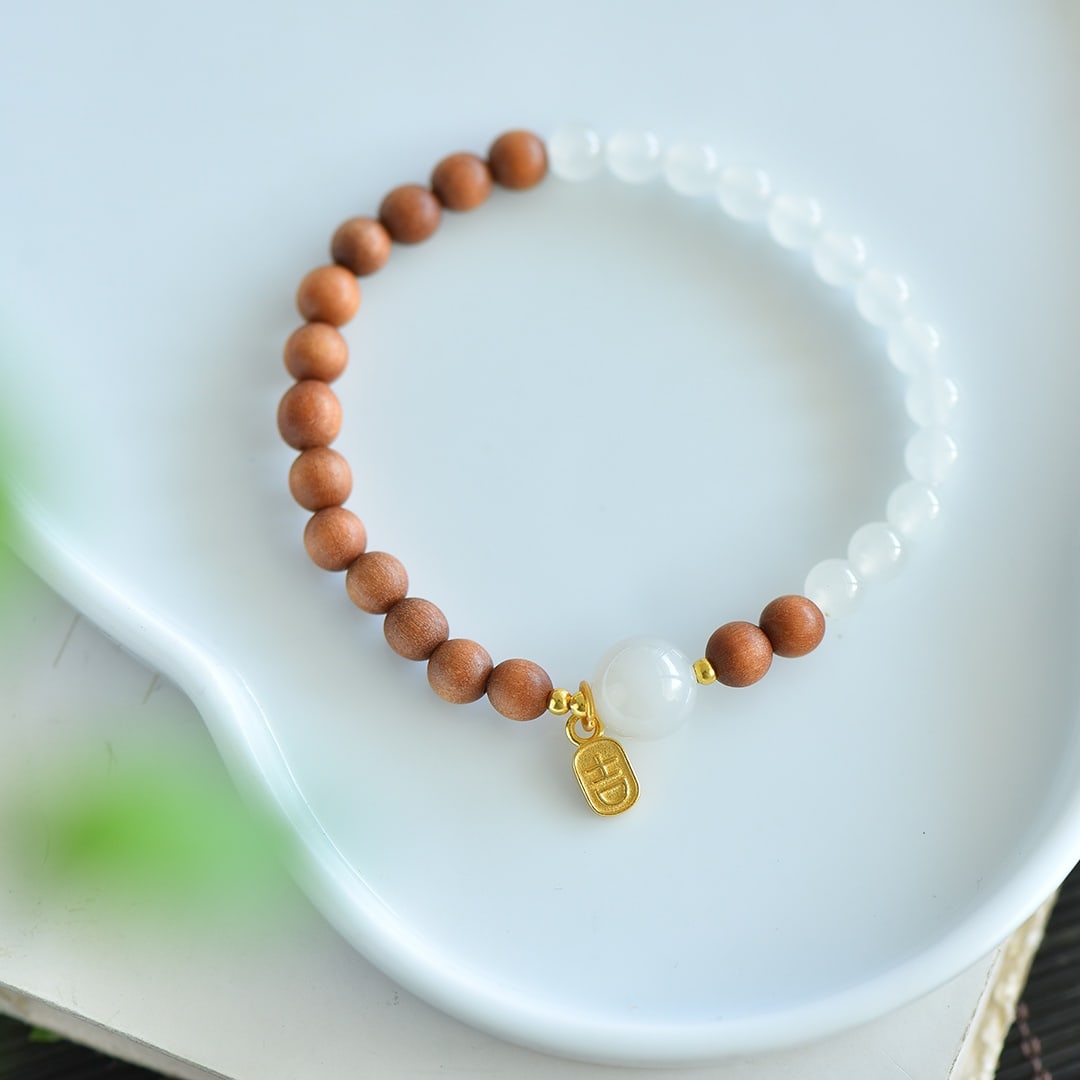 An Exquisite White Jade Eaglewood Bracelets: An Exquisite White Jade Eaglewood Bracelets,Size:6mm 白玉沉香木手串