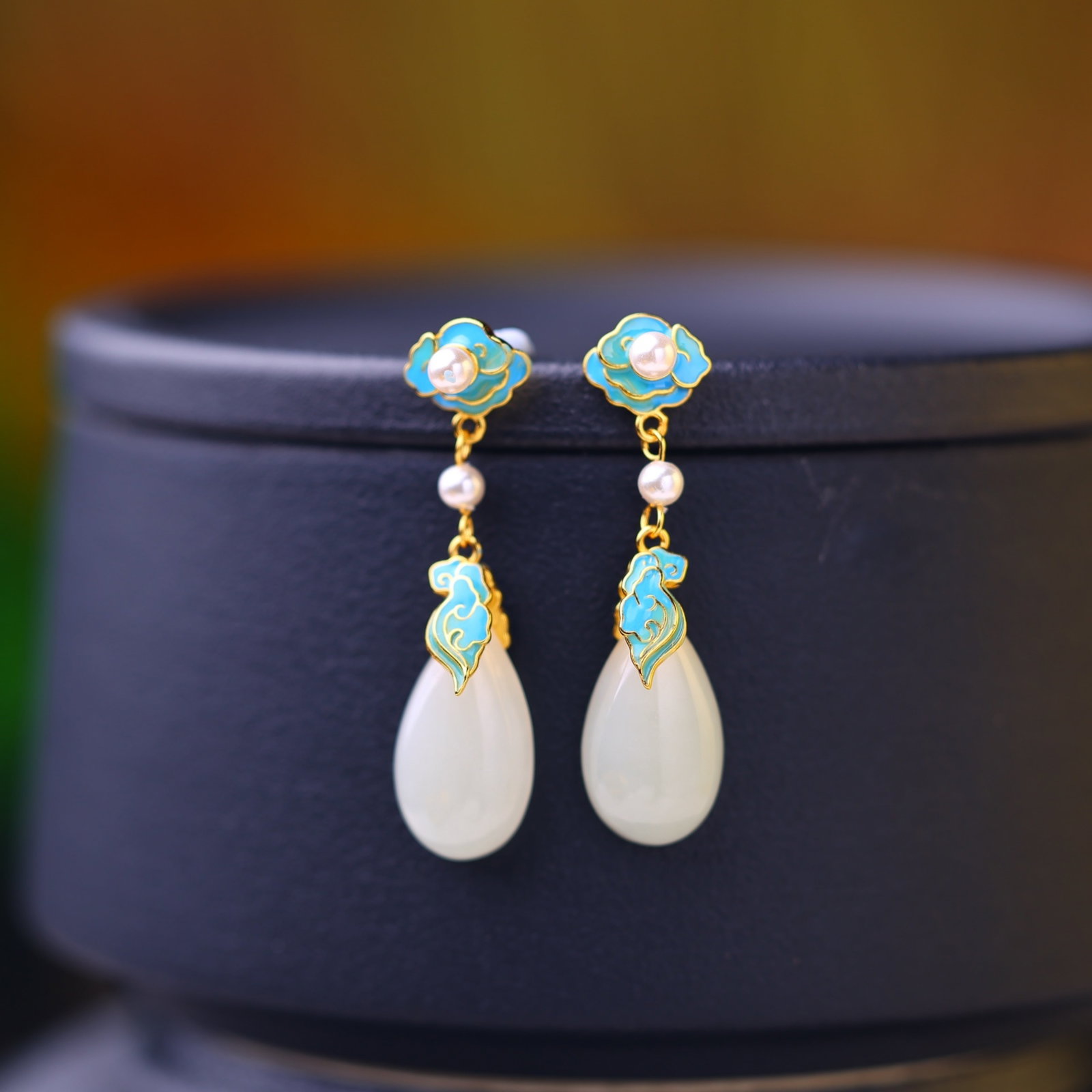 A Pair of Exquisite Sterling Silver-Gold Plated Inlaid White Jade Earrings,Inlaid Pearls: A Pair of Exquisite Sterling Silver-Gold Plated Inlaid White Jade Earrings,Inlaid Pearls,Size:10mmx18mm