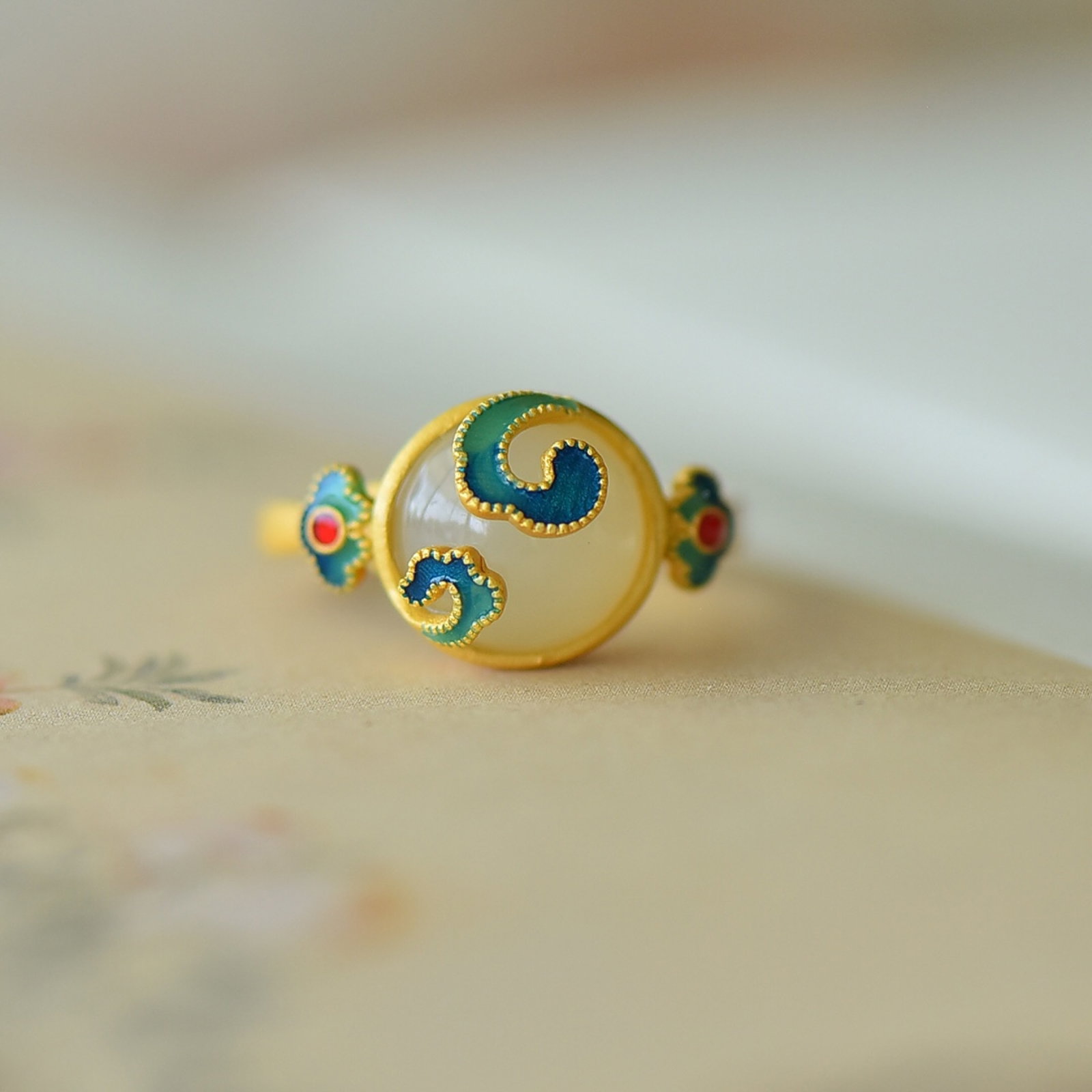 An Exquisite Sterling Silver-Gold Plated Inlaid White Jade Enamel Ring: An Exquisite Sterling Silver-Gold Plated Inlaid White Jade Enamel Ring,Size:10mmx10mm 纯银镀金镶白玉珐琅戒指