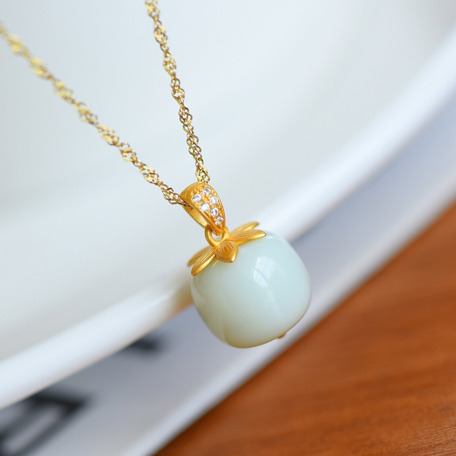 An Exquisite Sterling Silver-Gold Plated Inlaid White Jade Pendant: An Exquisite Sterling Silver-Gold Plated Inlaid White Jade Pendant,Size:11mmx12mm 纯银镀金镶白玉吊坠