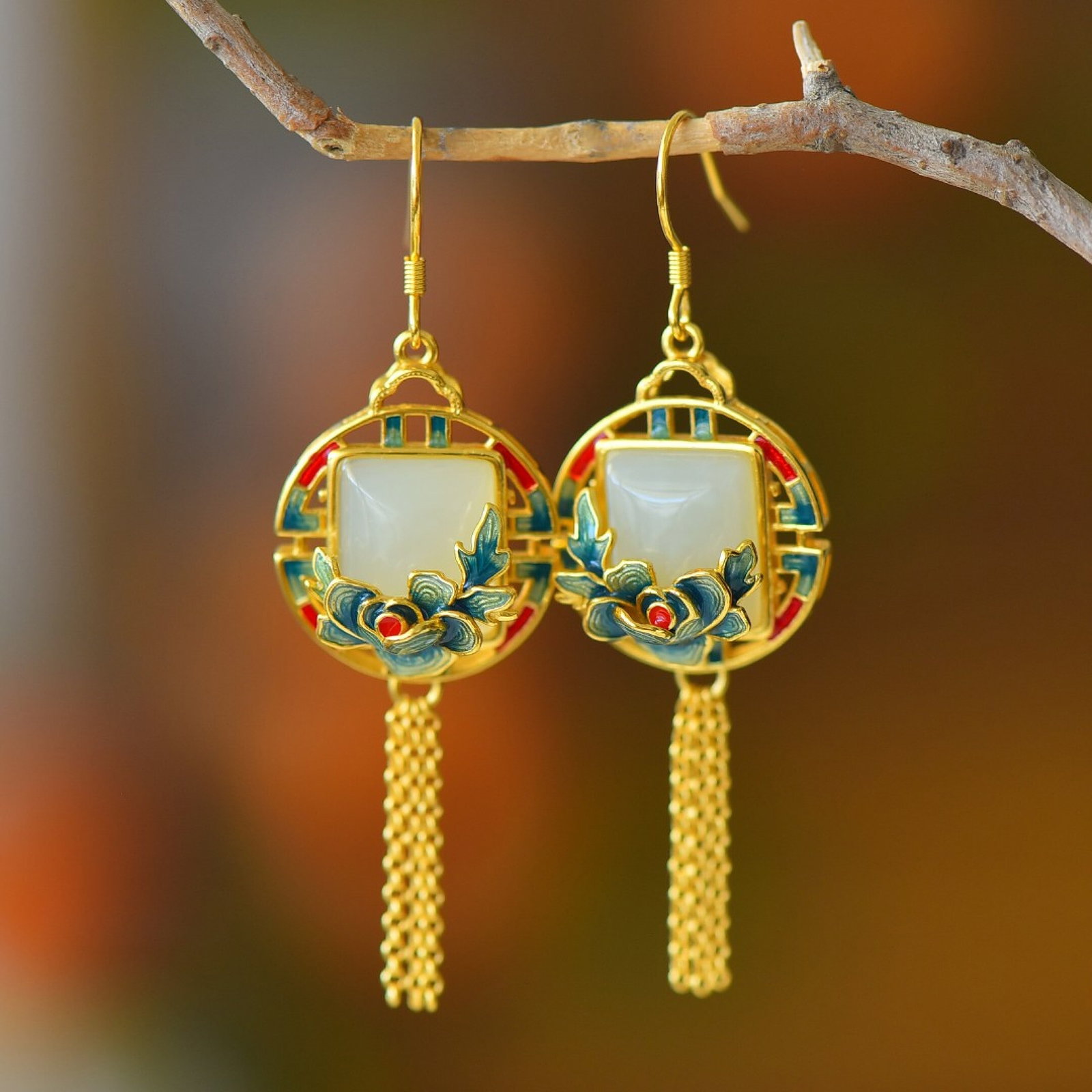 A Pair of Exquisite Sterling Silver-Gold Plated Inlaid White Jade Earrings: A Pair of Exquisite Sterling Silver-Gold Plated Inlaid White Jade Earrings,Size:10mmx12mm 一对纯银镀金镶白玉耳环
