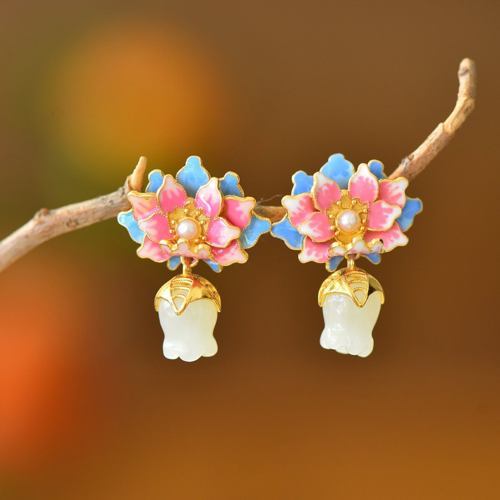A Pair of Exquisite Sterling Silver-Gold Plated Inlaid White Jade Earrings: A Pair of Exquisite Sterling Silver-Gold Plated Inlaid White Jade Earrings 一对纯银镀金镶白玉耳环