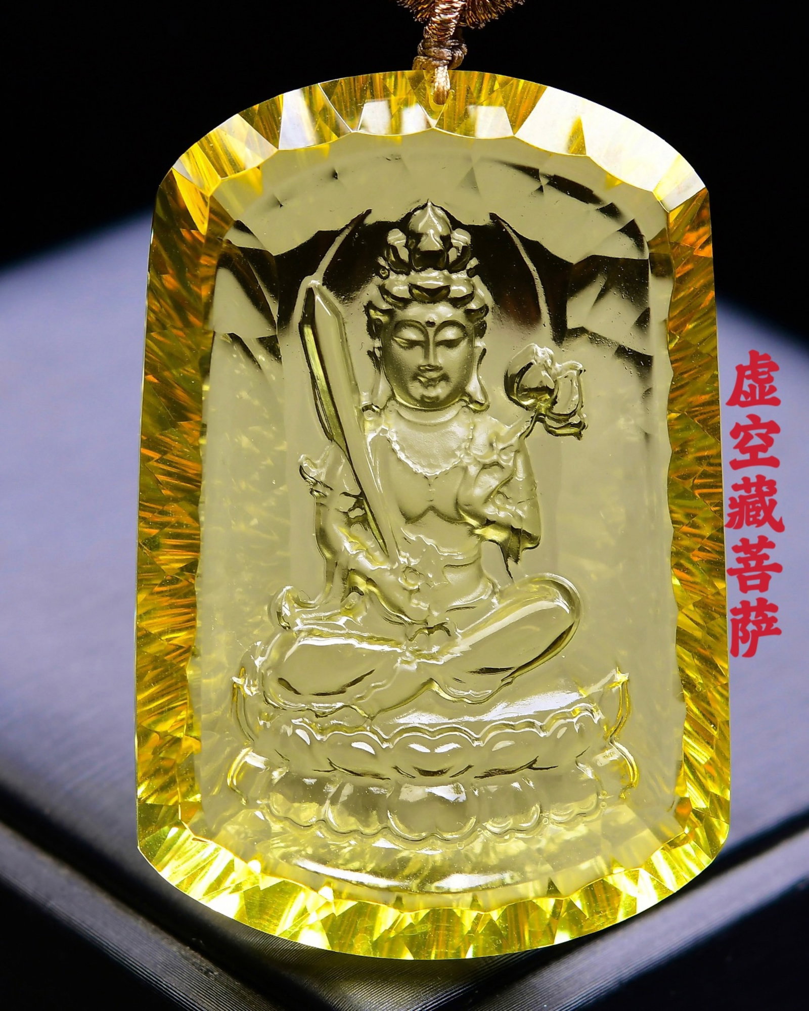 An Exquisite Crystal Statue of Bodhisattva Pattern Pendant: An Exquisite Crystal Statue of Bodhisattva Pattern Pendant,Size:57mmx38mmx12mm,Weight:48.5g 水晶菩萨像纹吊坠