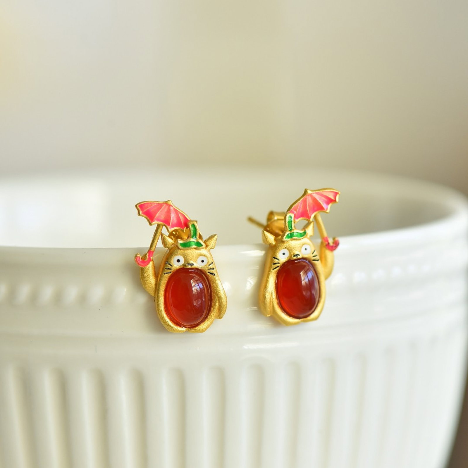 A Pair of Exquisite Sterling Silver-Gold Plated Inlaid Agate Enamel Earrings: A Pair of Exquisite Sterling Silver-Gold Plated Inlaid Agate Enamel Earrings,Size:6mmx9mm 一对纯银镀金镶玛瑙珐琅耳环