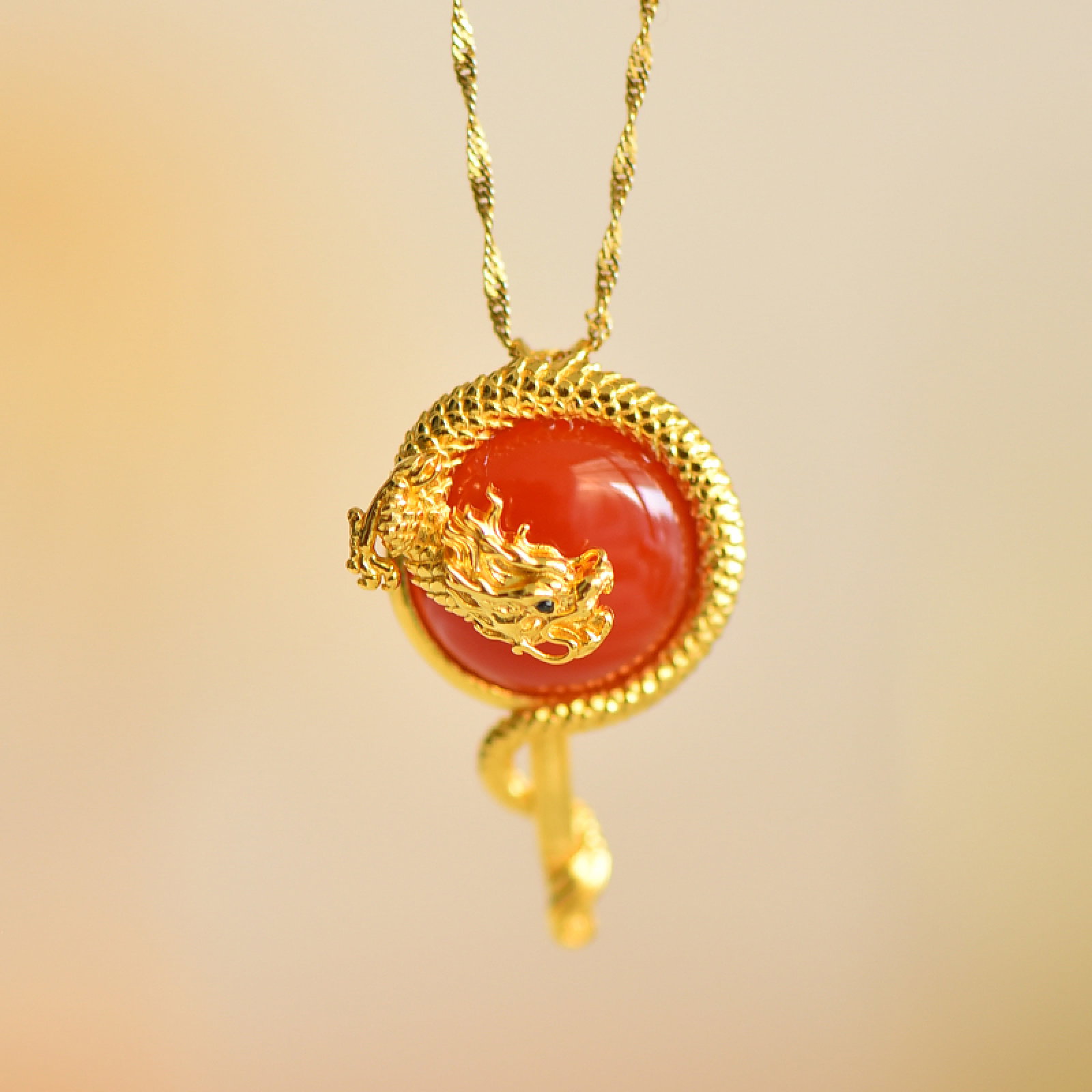 An Exquisite Sterling Silver-Gold Plated Inlaid Agate Pendant: An Exquisite Sterling Silver-Gold Plated Inlaid Agate Pendant 纯银镀金镶玛瑙吊坠