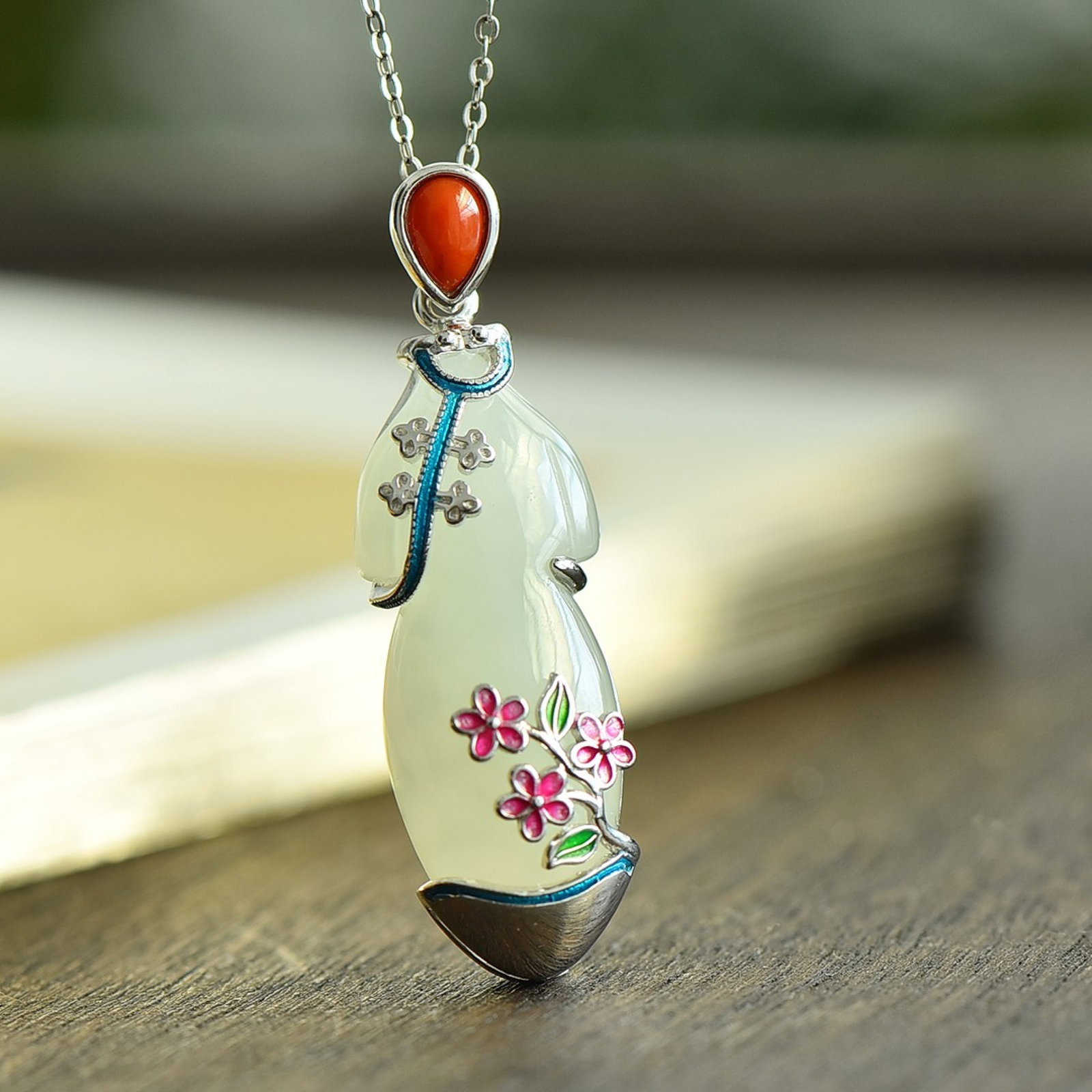 An Exquisite Sterling Silver Inlaid White Jade Pendant: An Exquisite Sterling Silver Inlaid White Jade Pendant 纯银镶白玉吊坠