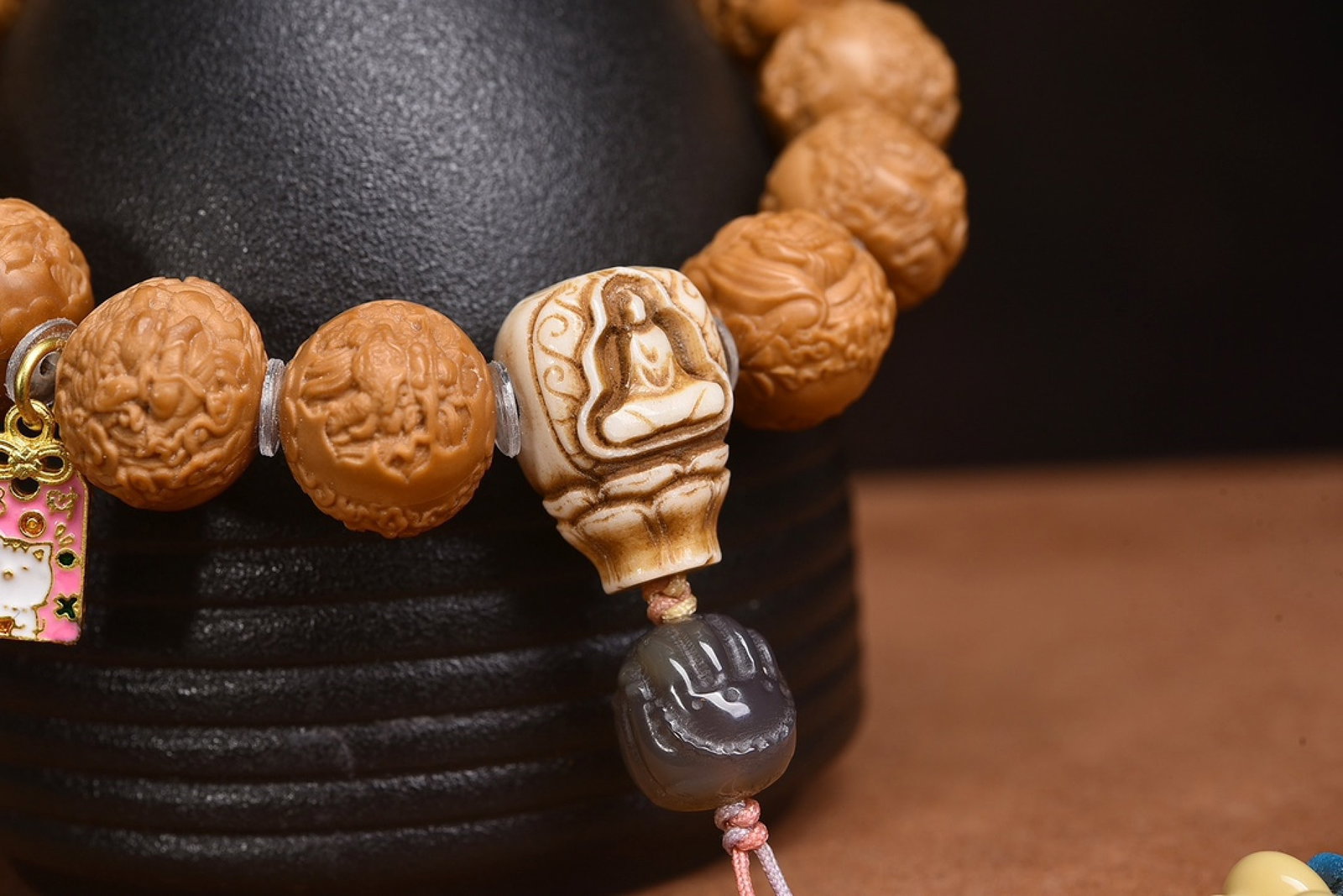 An Exquisite Walnut Bracelets - 3