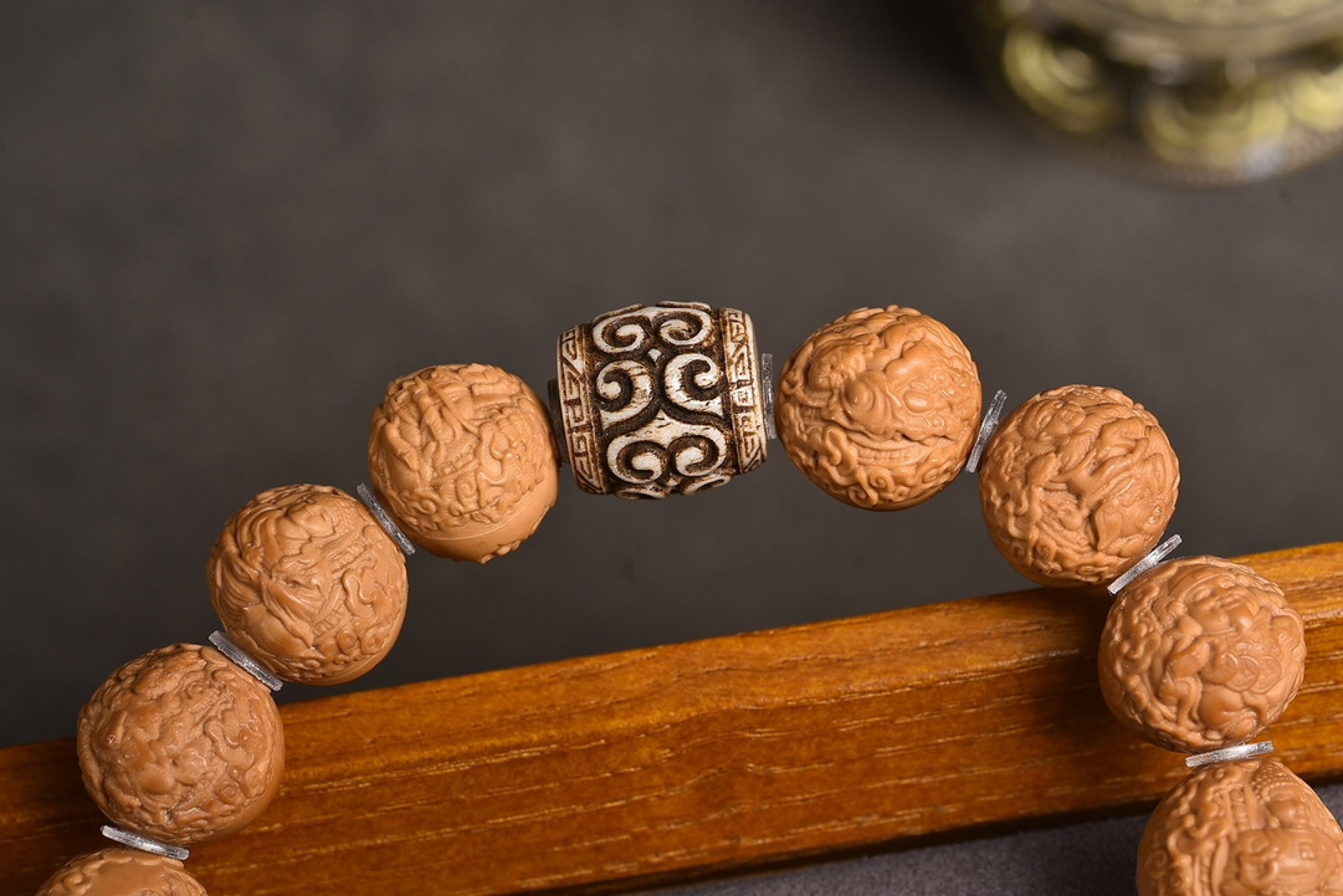 An Exquisite Walnut Bracelets - 5