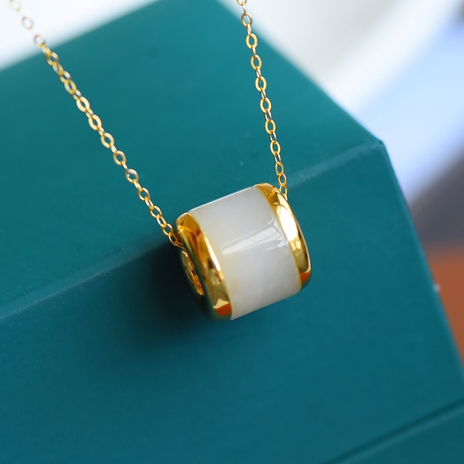 An Exquisite Sterling Silver-Gold Plated Inlaid White Jade Pendant: An Exquisite Sterling Silver-Gold Plated Inlaid White Jade Pendant,Size:7mmx12mm 纯银镀金镶白玉吊坠