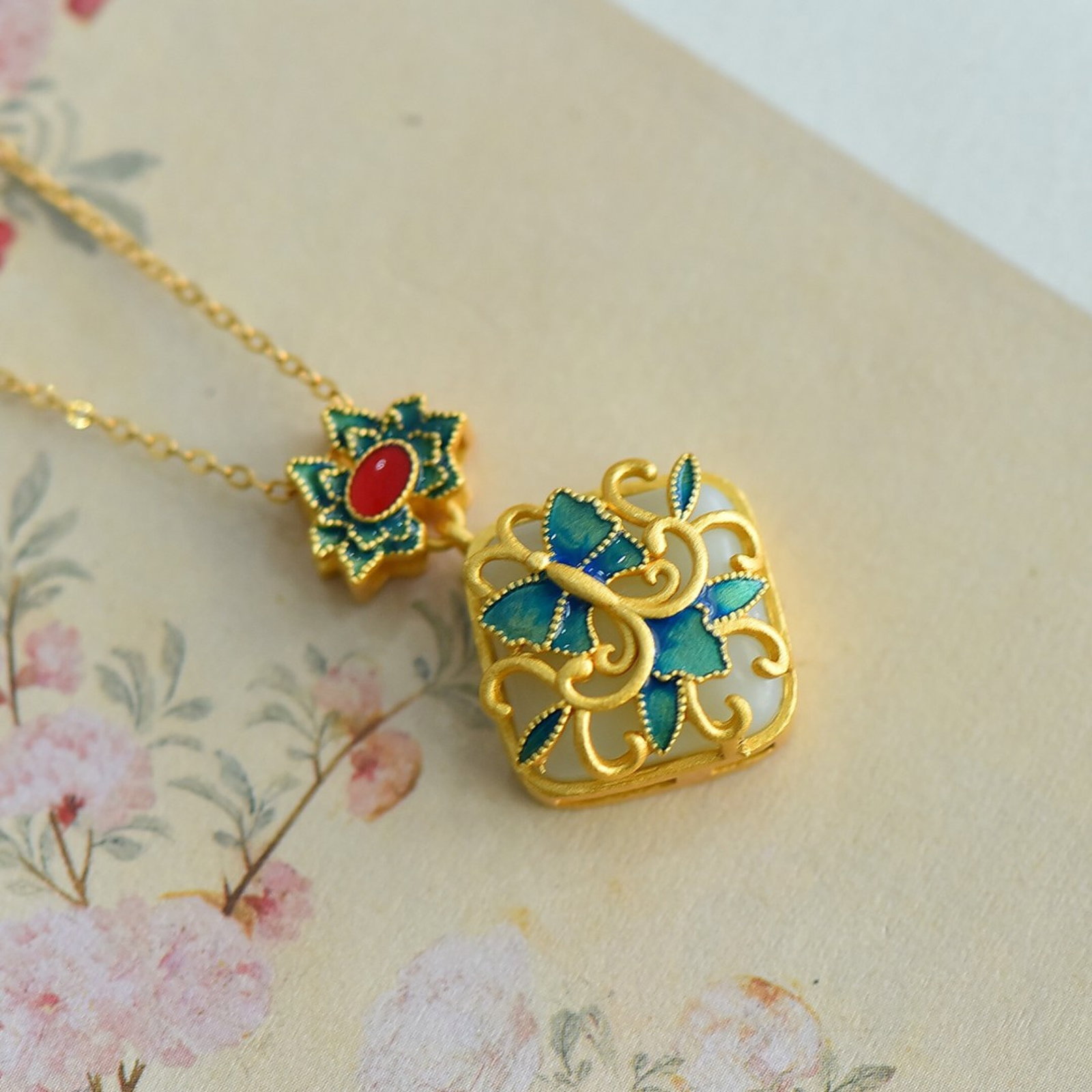 An Exquisite Sterling Silver-Gold Plated Inlaid White Jade Enamel Pendant: An Exquisite Sterling Silver-Gold Plated Inlaid White Jade Enamel Pendant,Size:14mmx14mm 纯银镀金镶白玉珐琅吊坠