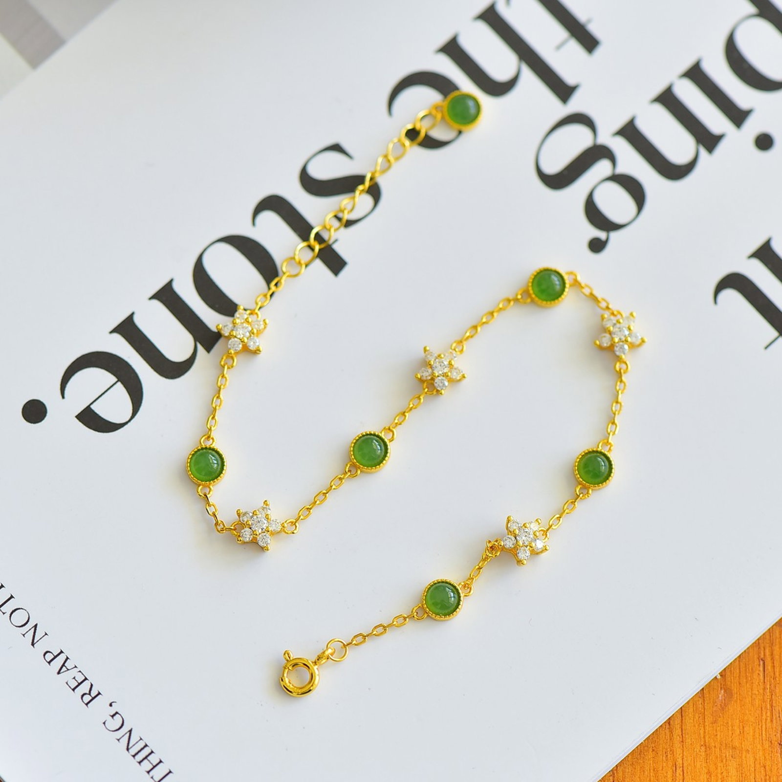 An Exquisite Sterling Silver-Gold Plated Inlaid Jasper Bracelets,Inlaid Gems: An Exquisite Sterling Silver-Gold Plated Inlaid Jasper Bracelets,Inlaid Gems,Size:4mmx4mm 一个精美的纯银镀金镶碧玉手໦