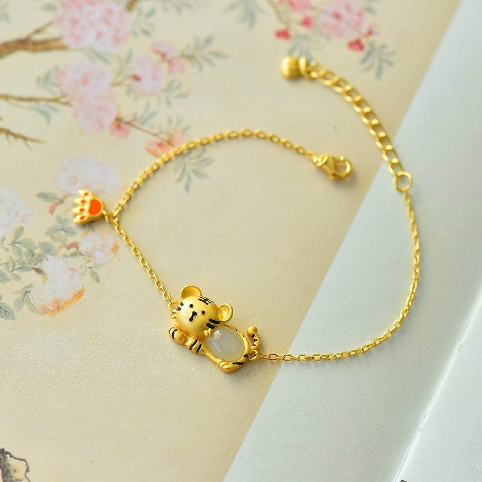 An Exquisite Sterling Silver-Gold Plated Inlaid White Jade Enamel Bracelet: An Exquisite Sterling Silver-Gold Plated Inlaid White Jade Enamel Bracelet,Size:6mmx8mm 纯银镀金镶白玉珐琅手链