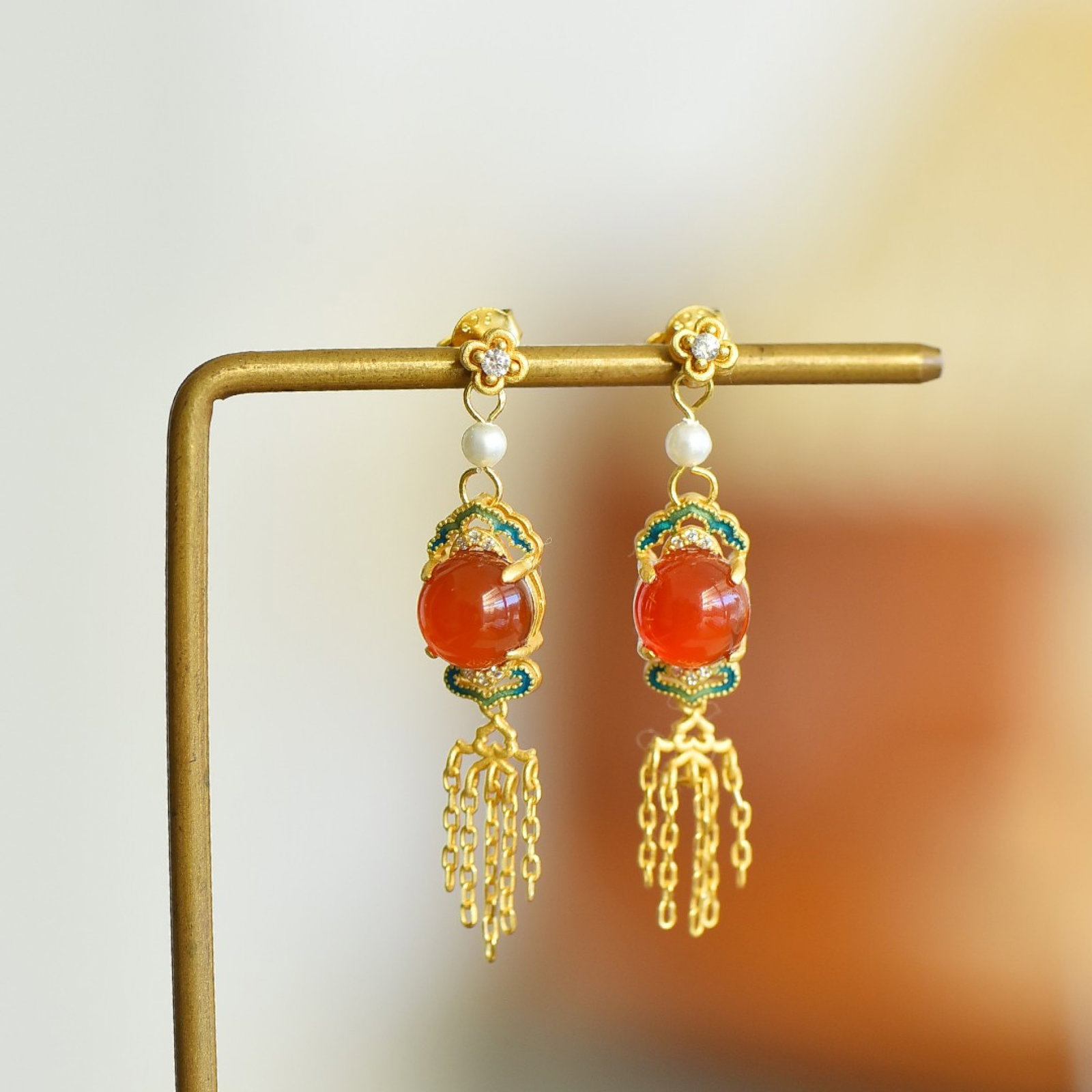 A Pair of Exquisite Sterling Silver-Gold Plated Inlaid Agate Earrings,Inlaid Pearls: A Pair of Exquisite Sterling Silver-Gold Plated Inlaid Agate Earrings,Inlaid Pearls,Size:8mmx8mm 一对纯银镀金镶玛瑙耳环,嵌ஔ