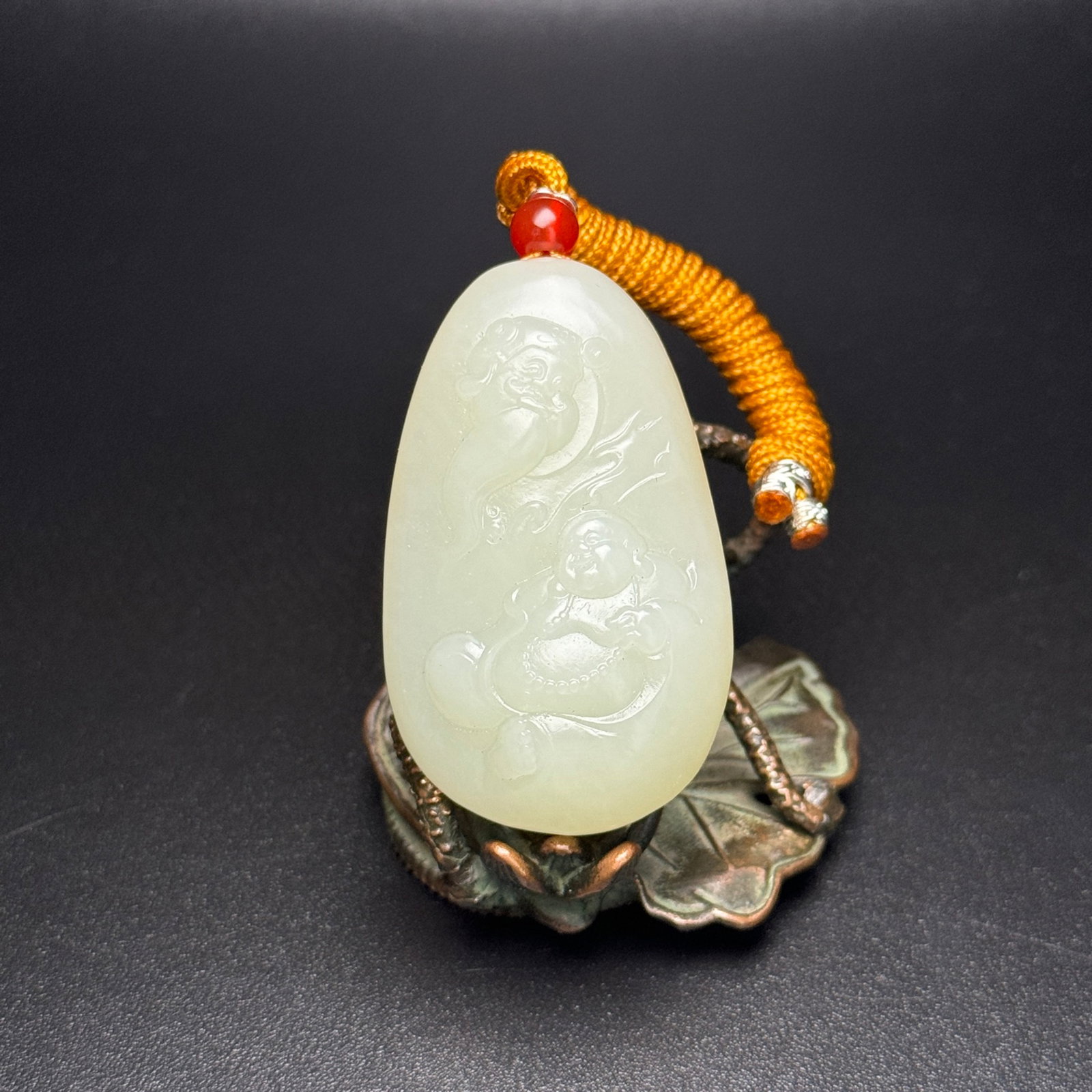 An Exquisite White Jade Buddha Statue Pattern Pendant: An Exquisite White Jade Buddha Statue Pattern Pendant,Qing Dynasty,China,Size:31mmx52mmx17mm,Weight:42g 白玉佛像纹挂件,中国清代