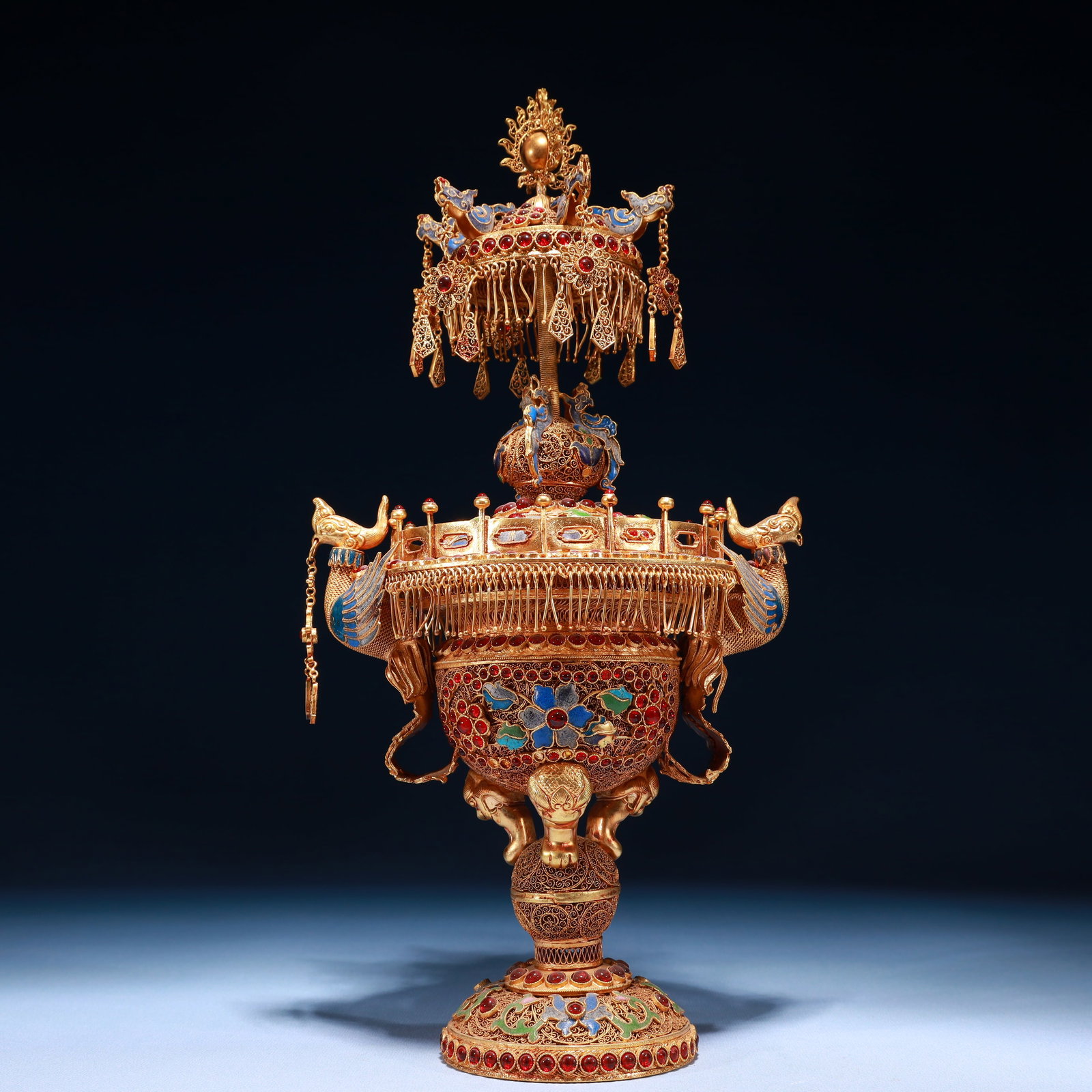An Exquisite Filigree and Gilding Flower Pattern Double-Ears Ornament,Inlaid Gems: An Exquisite Filigree and Gilding Flower Pattern Double-Ears Ornament,Inlaid Gems,Qing Dynasty,China,Qianlong Four-character Mark,Size:5.9inx14.2in,Weight:1100g 掐丝鎏金花