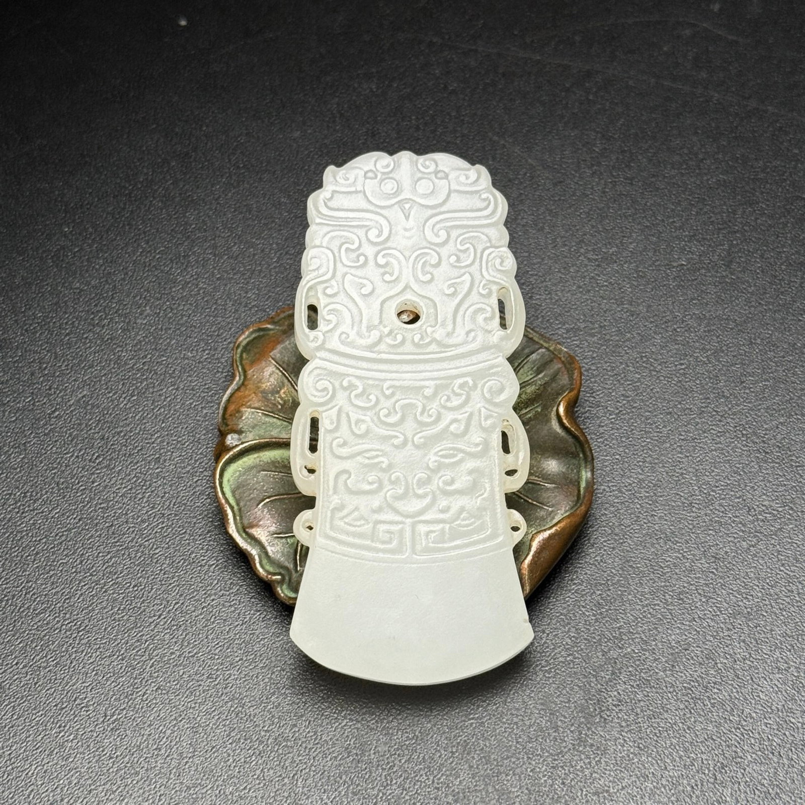 An Exquisite White Jade Beast-Face Pattern Pendant: An Exquisite White Jade Beast-Face Pattern Pendant,Qing Dynasty,China,Size:66mmx29mmx6mm,Weight:25g 白玉兽面纹挂件,中国清代
