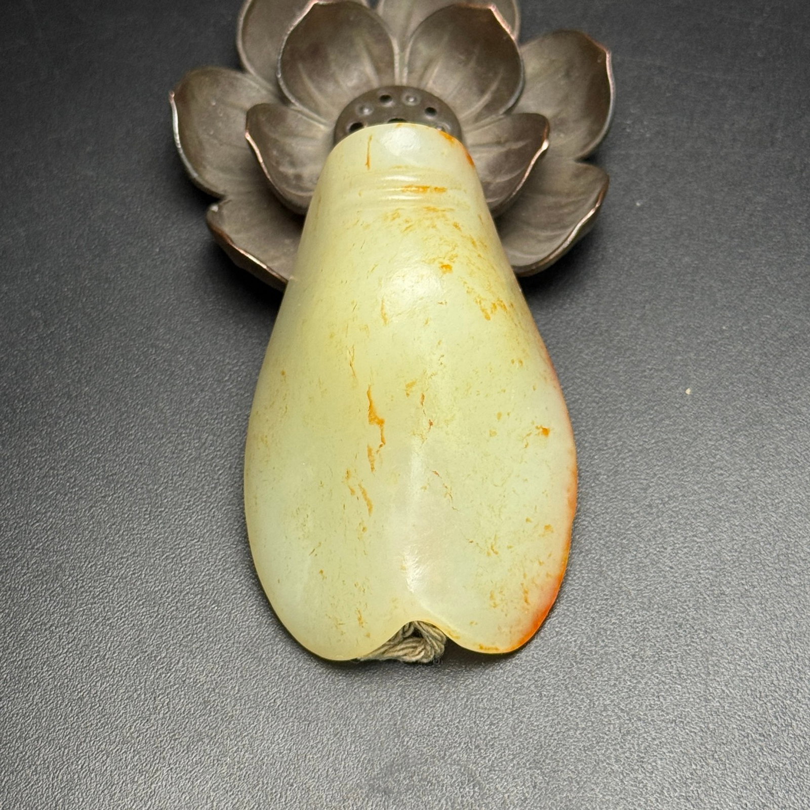 An Exquisite White Jade Turtle shell-Shaped Pendant (1 of 7)